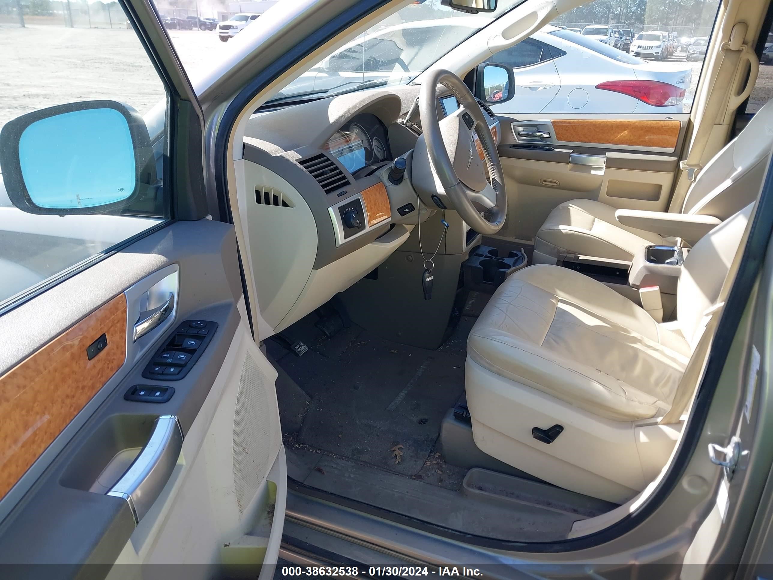 Photo 4 VIN: 2A8HR64X68R689443 - CHRYSLER TOWN & COUNTRY 