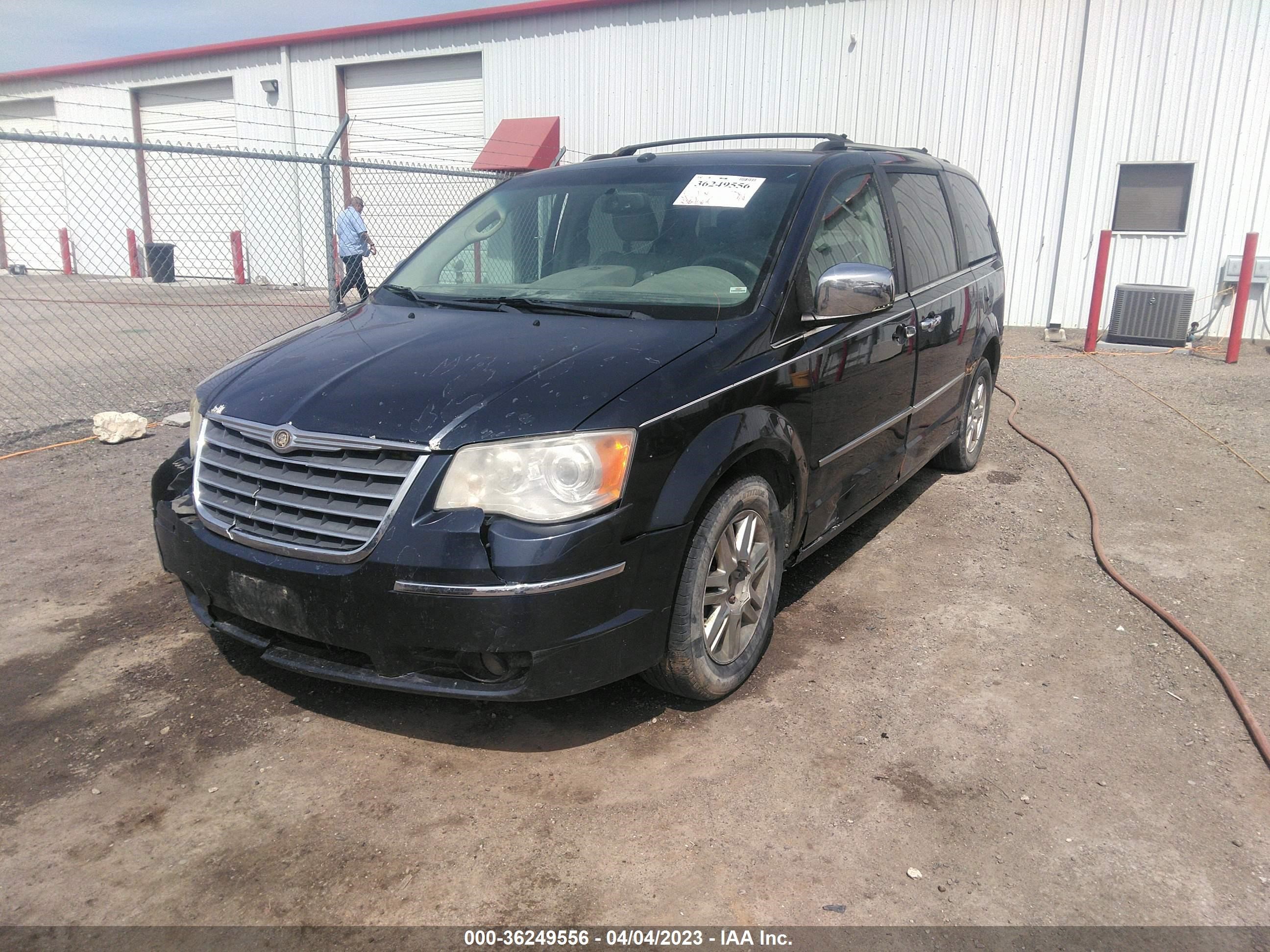 Photo 1 VIN: 2A8HR64X88R143291 - CHRYSLER TOWN & COUNTRY 