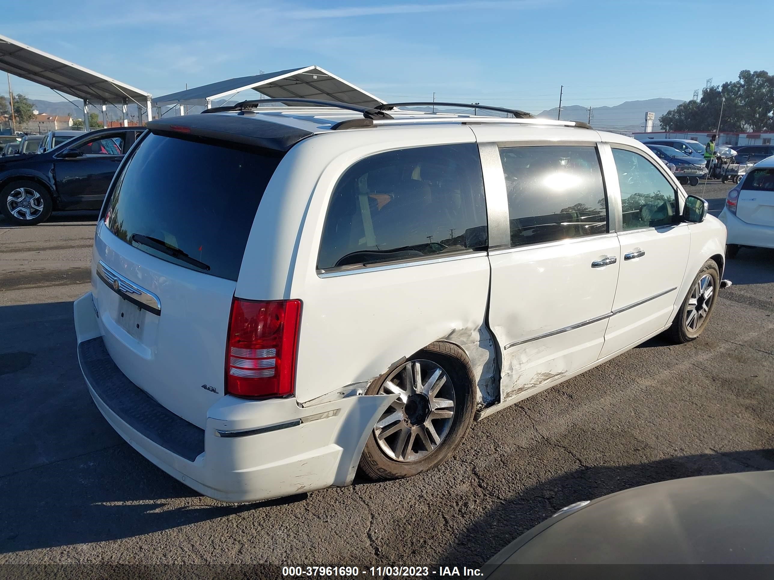 Photo 3 VIN: 2A8HR64X88R839147 - CHRYSLER TOWN & COUNTRY 