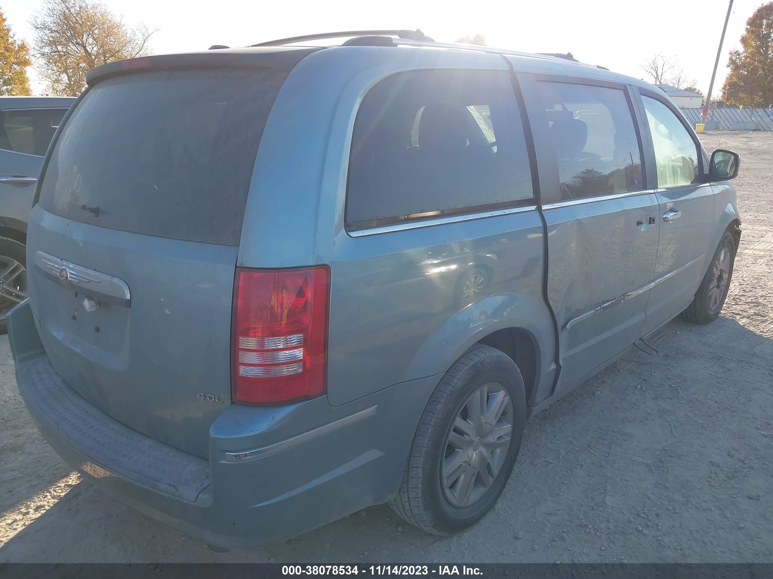 Photo 3 VIN: 2A8HR64X98R134342 - CHRYSLER TOWN & COUNTRY 