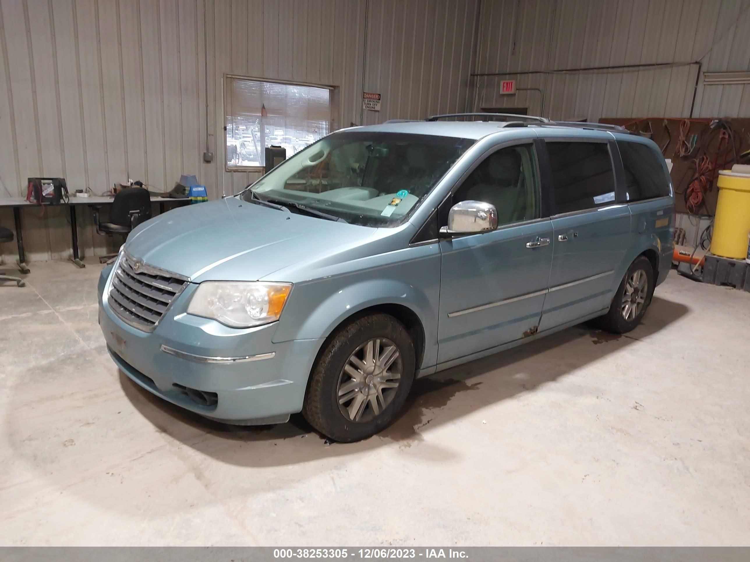 Photo 1 VIN: 2A8HR64XX8R718765 - CHRYSLER TOWN & COUNTRY 