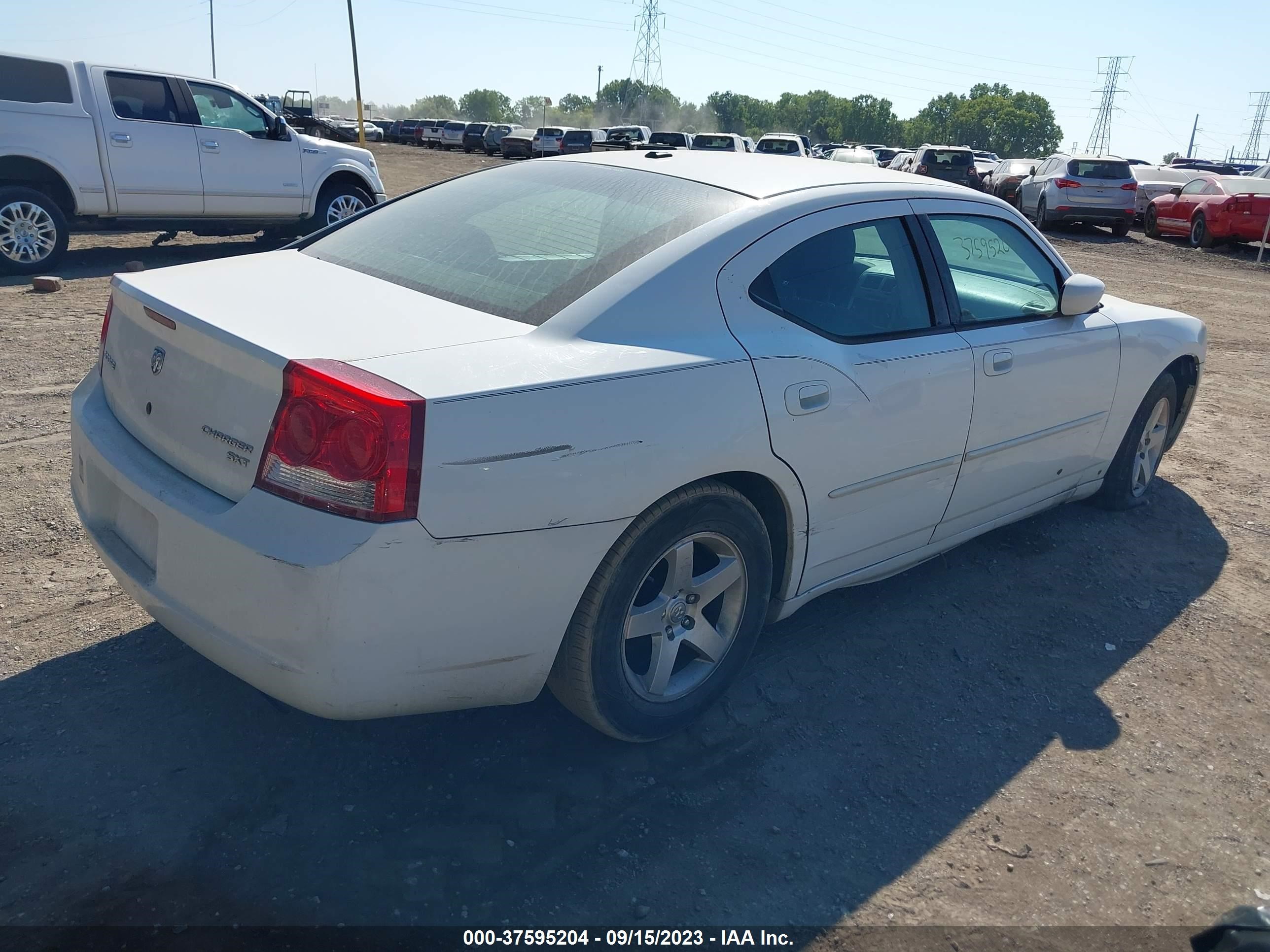 Photo 3 VIN: 2B3CA3CV2AH276648 - DODGE CHARGER 