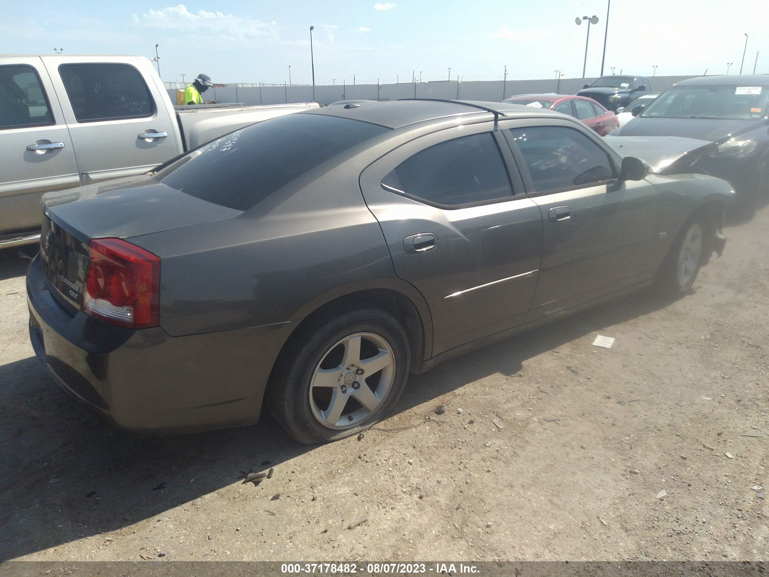 Photo 3 VIN: 2B3CA3CV5AH169321 - DODGE CHARGER 