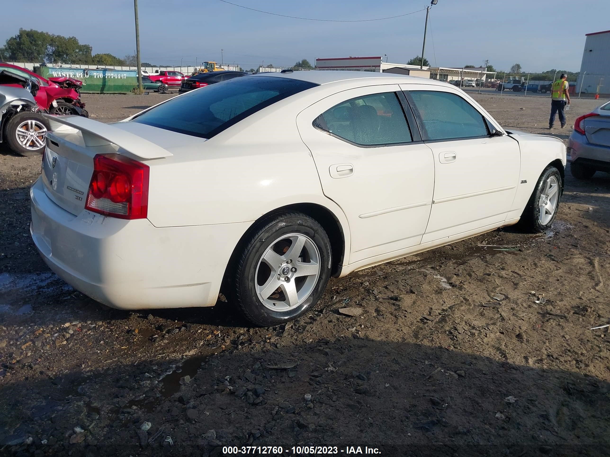 Photo 3 VIN: 2B3CA3CV5AH177046 - DODGE CHARGER 