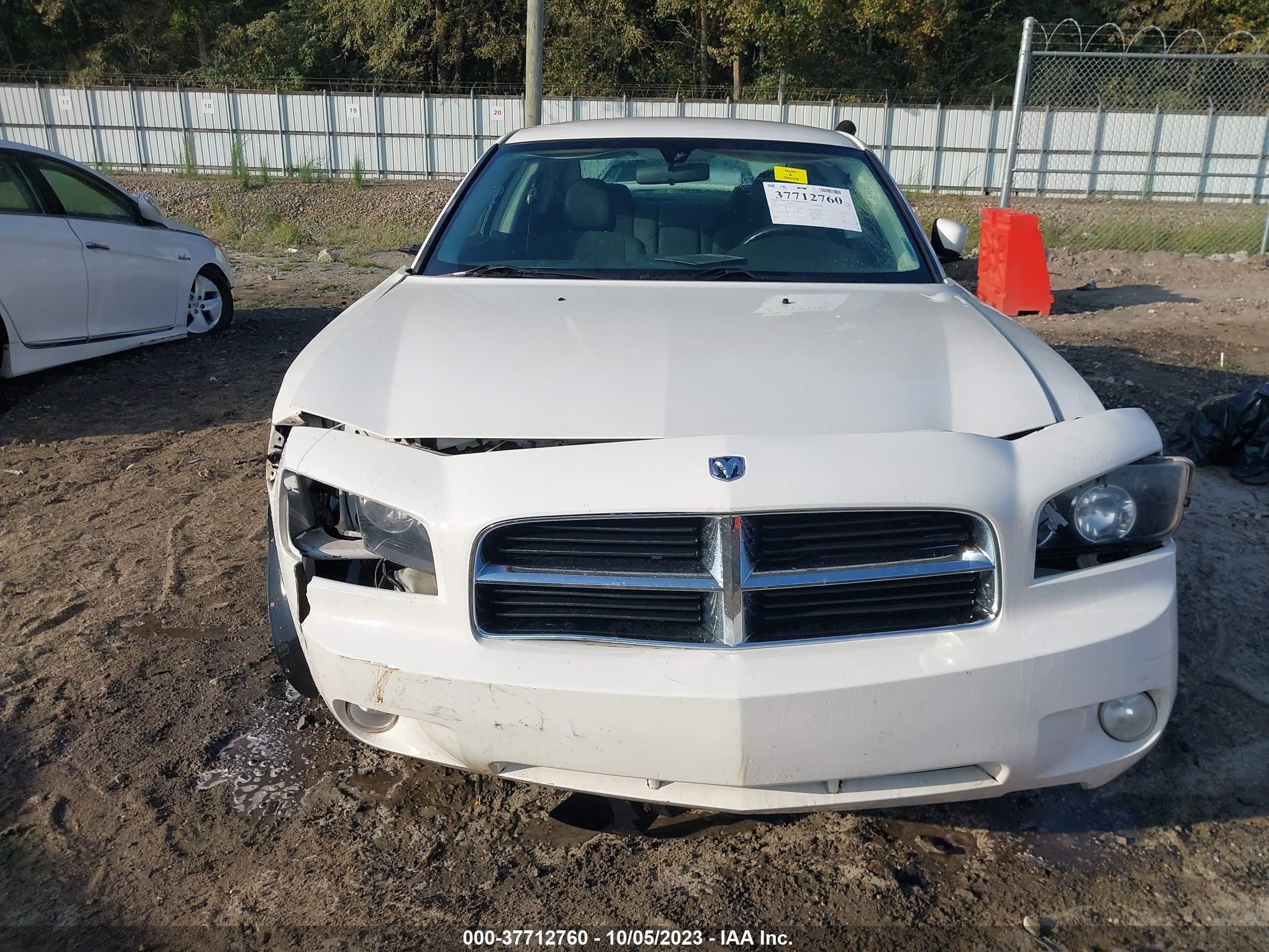 Photo 5 VIN: 2B3CA3CV5AH177046 - DODGE CHARGER 