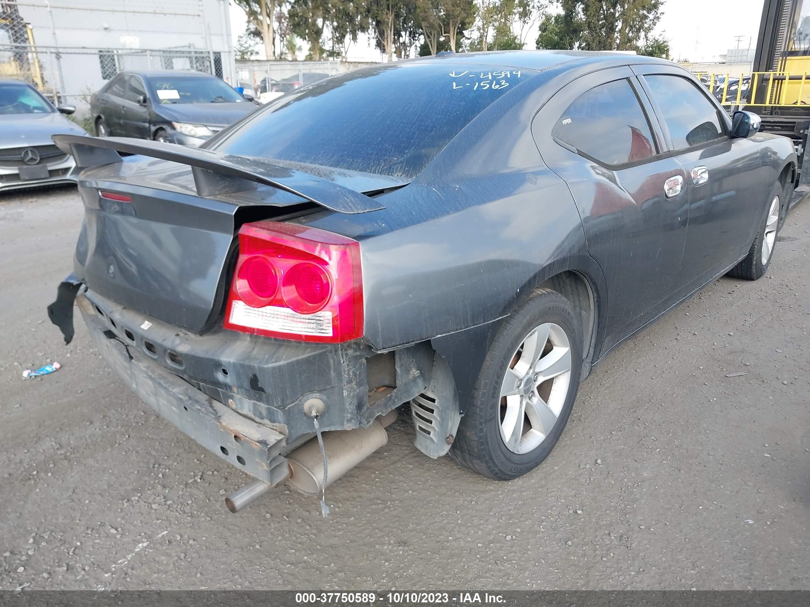 Photo 3 VIN: 2B3CA3CV7AH294594 - DODGE CHARGER 