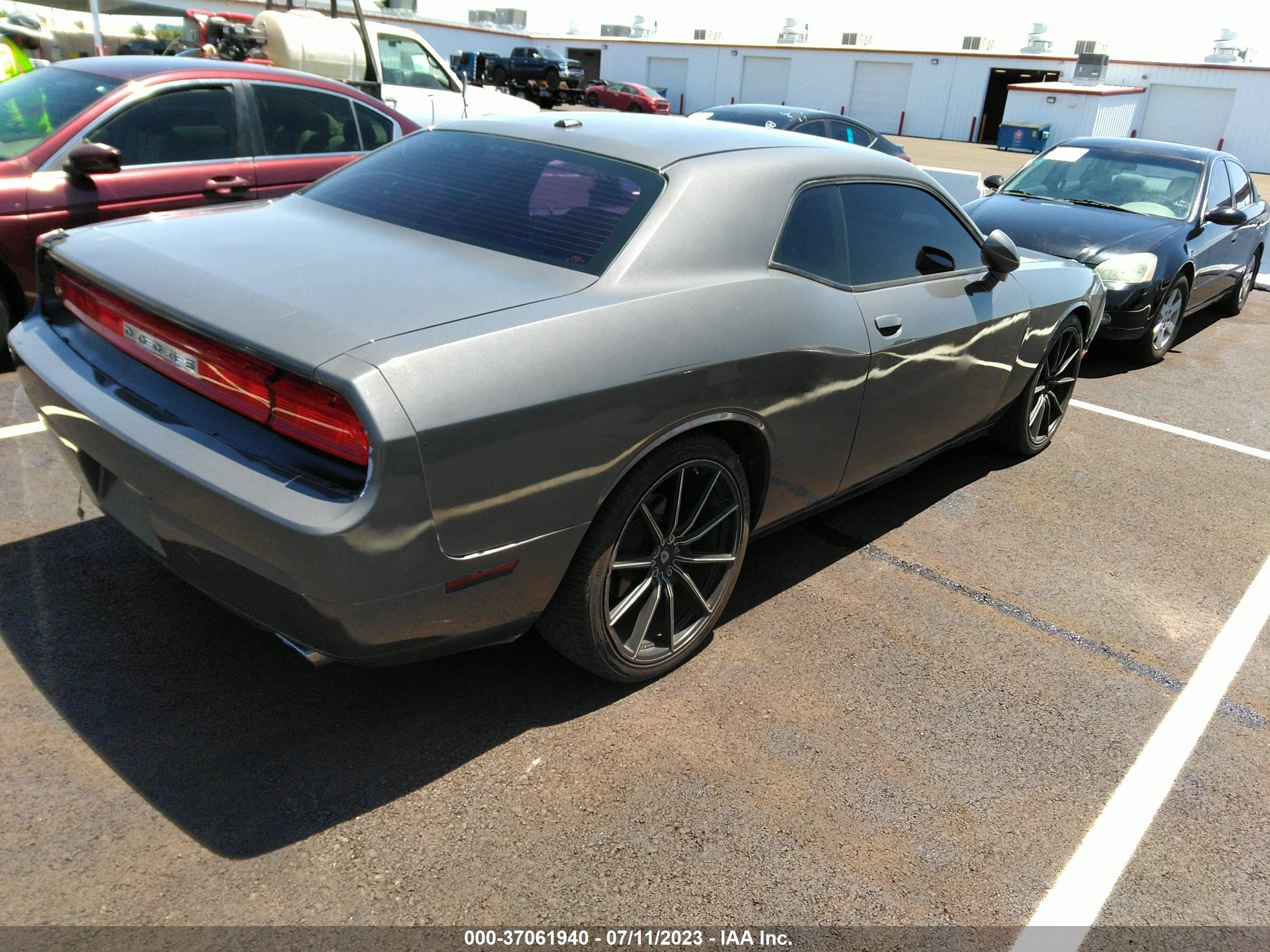 Photo 3 VIN: 2B3CJ4DG0BH503794 - DODGE CHALLENGER 