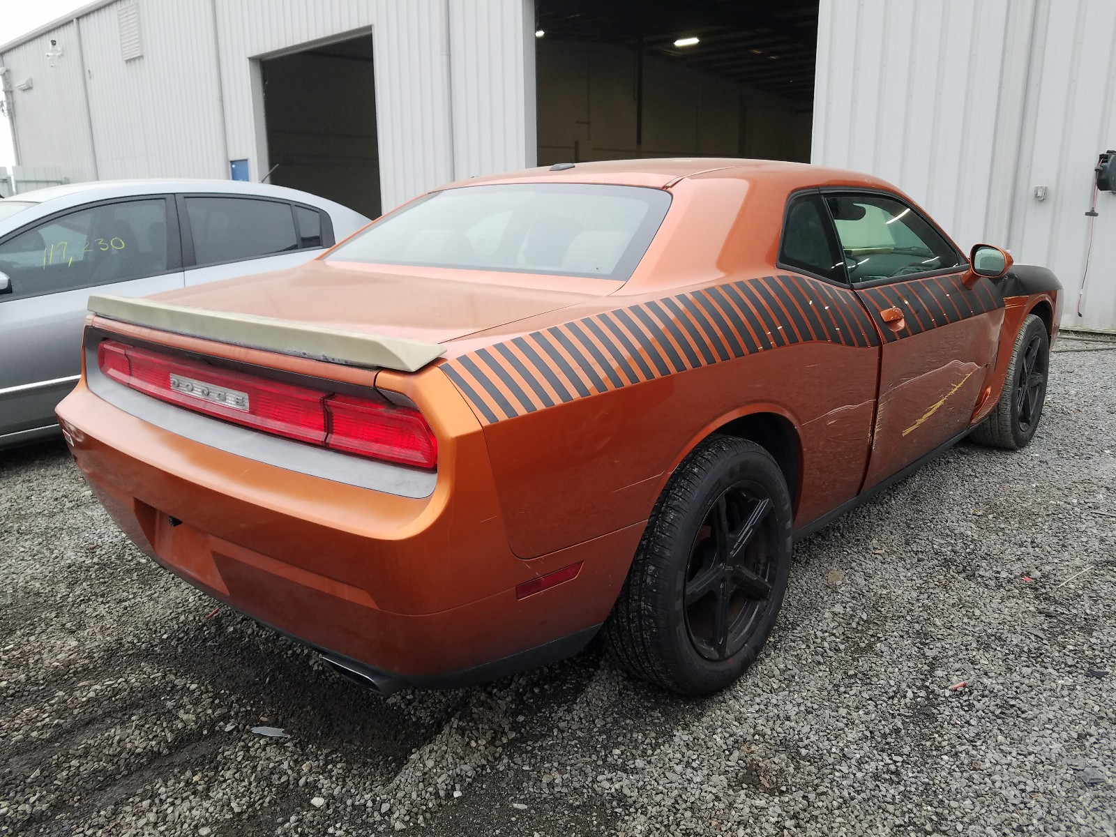 Photo 3 VIN: 2B3CJ4DG0BH513726 - DODGE CHALLENGER 