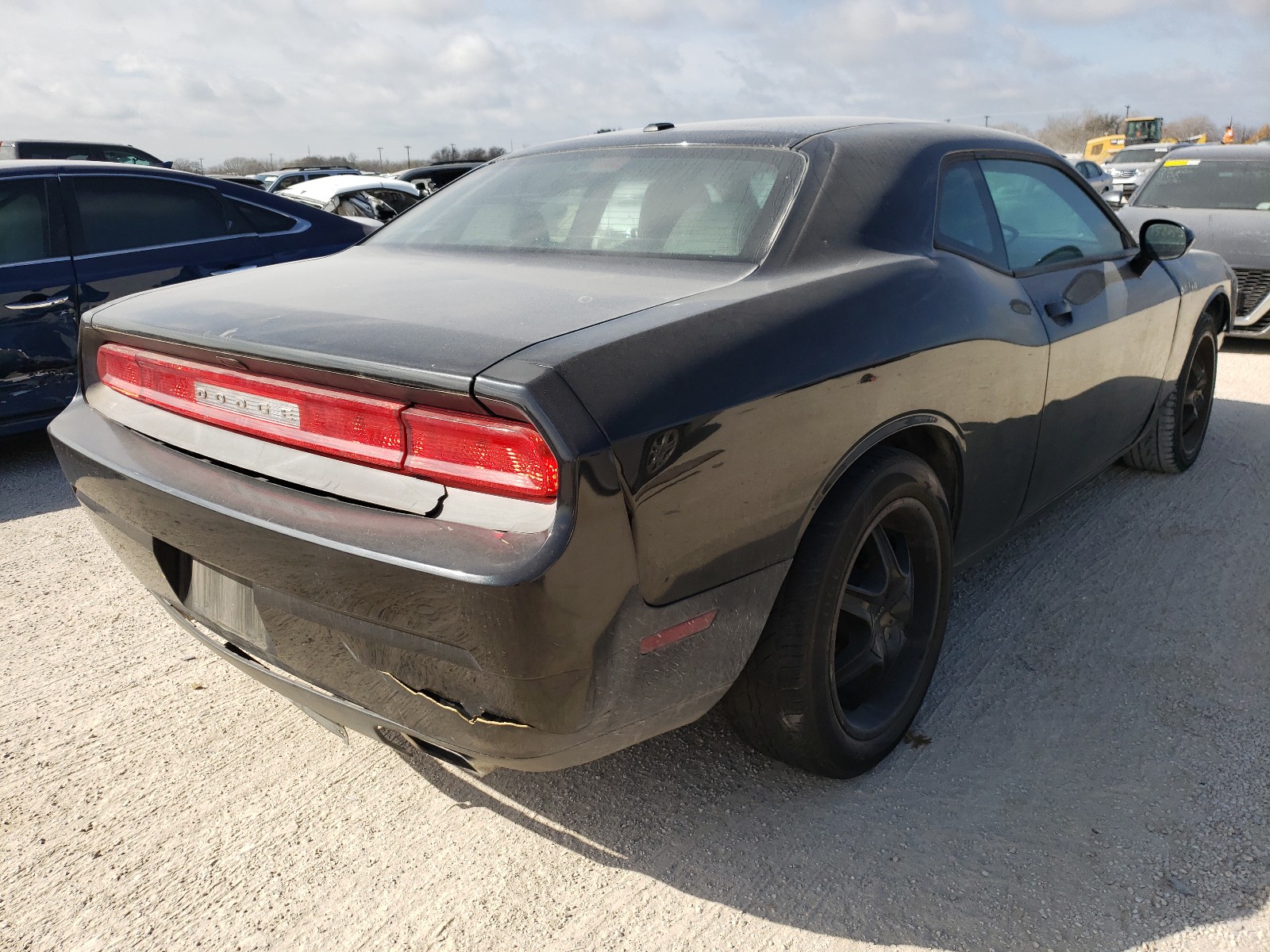 Photo 3 VIN: 2B3CJ4DG2BH510875 - DODGE CHALLENGER 