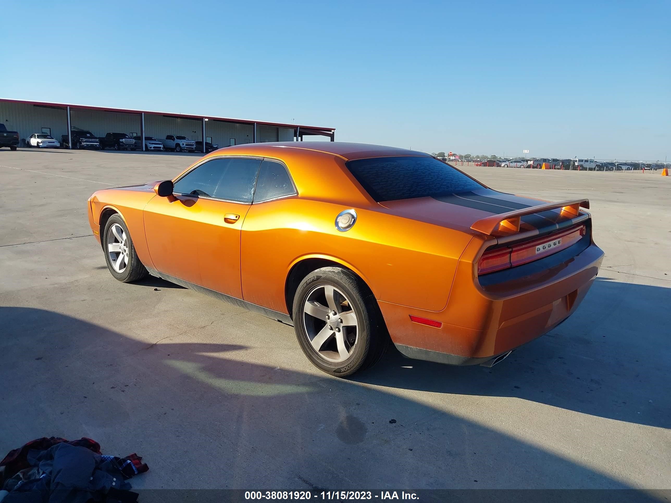 Photo 2 VIN: 2B3CJ4DG5BH602336 - DODGE CHALLENGER 