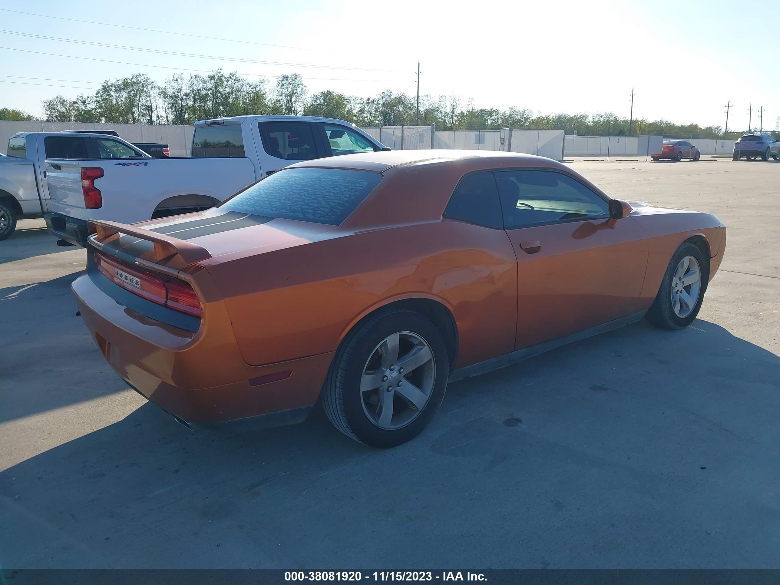 Photo 3 VIN: 2B3CJ4DG5BH602336 - DODGE CHALLENGER 