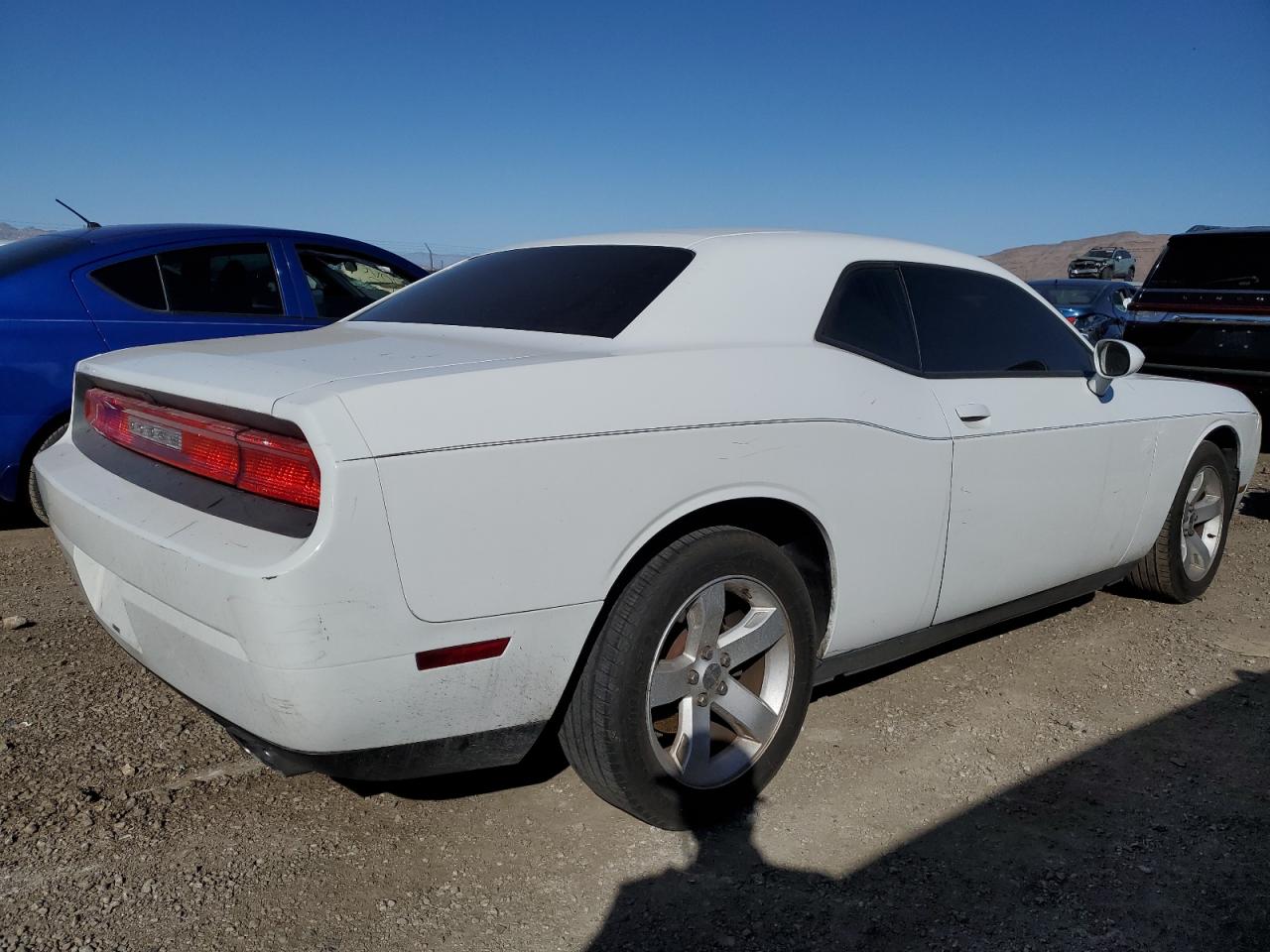 Photo 2 VIN: 2B3CJ4DGXBH596792 - DODGE CHALLENGER 