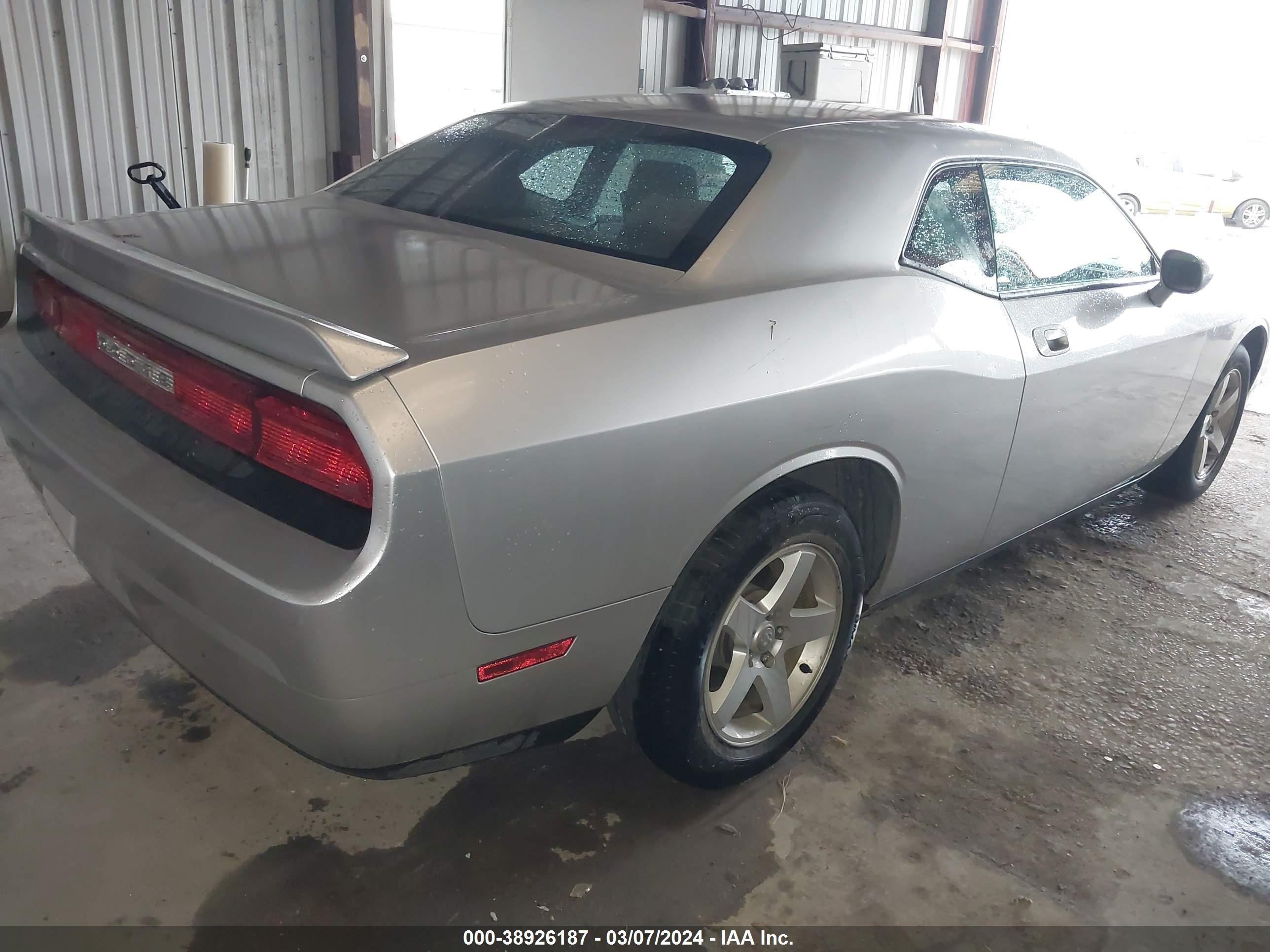 Photo 3 VIN: 2B3CJ4DV1AH291839 - DODGE CHALLENGER 