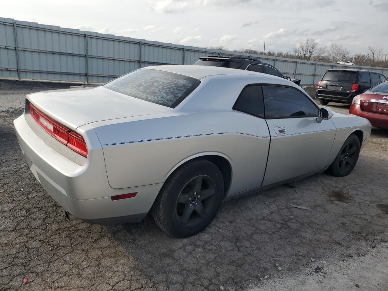 Photo 2 VIN: 2B3CJ4DV7AH321152 - DODGE CHALLENGER 