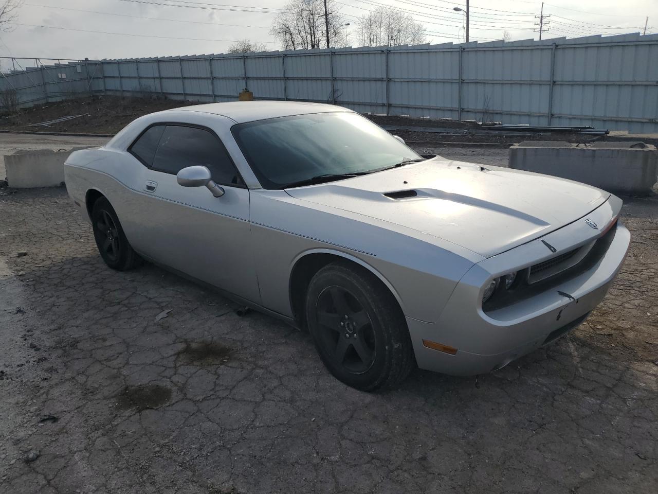 Photo 3 VIN: 2B3CJ4DV7AH321152 - DODGE CHALLENGER 