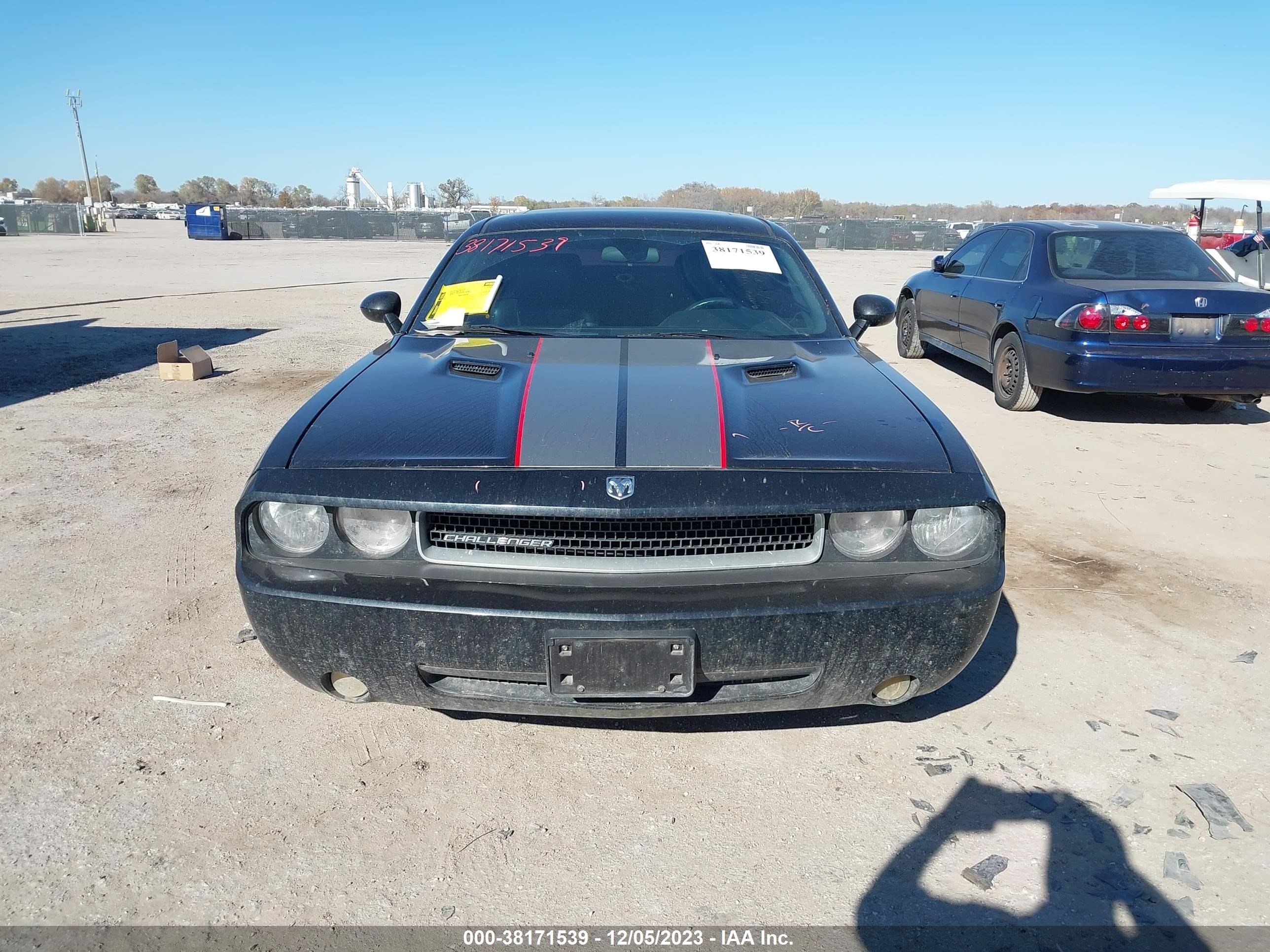 Photo 11 VIN: 2B3CJ4DVXAH289782 - DODGE CHALLENGER 