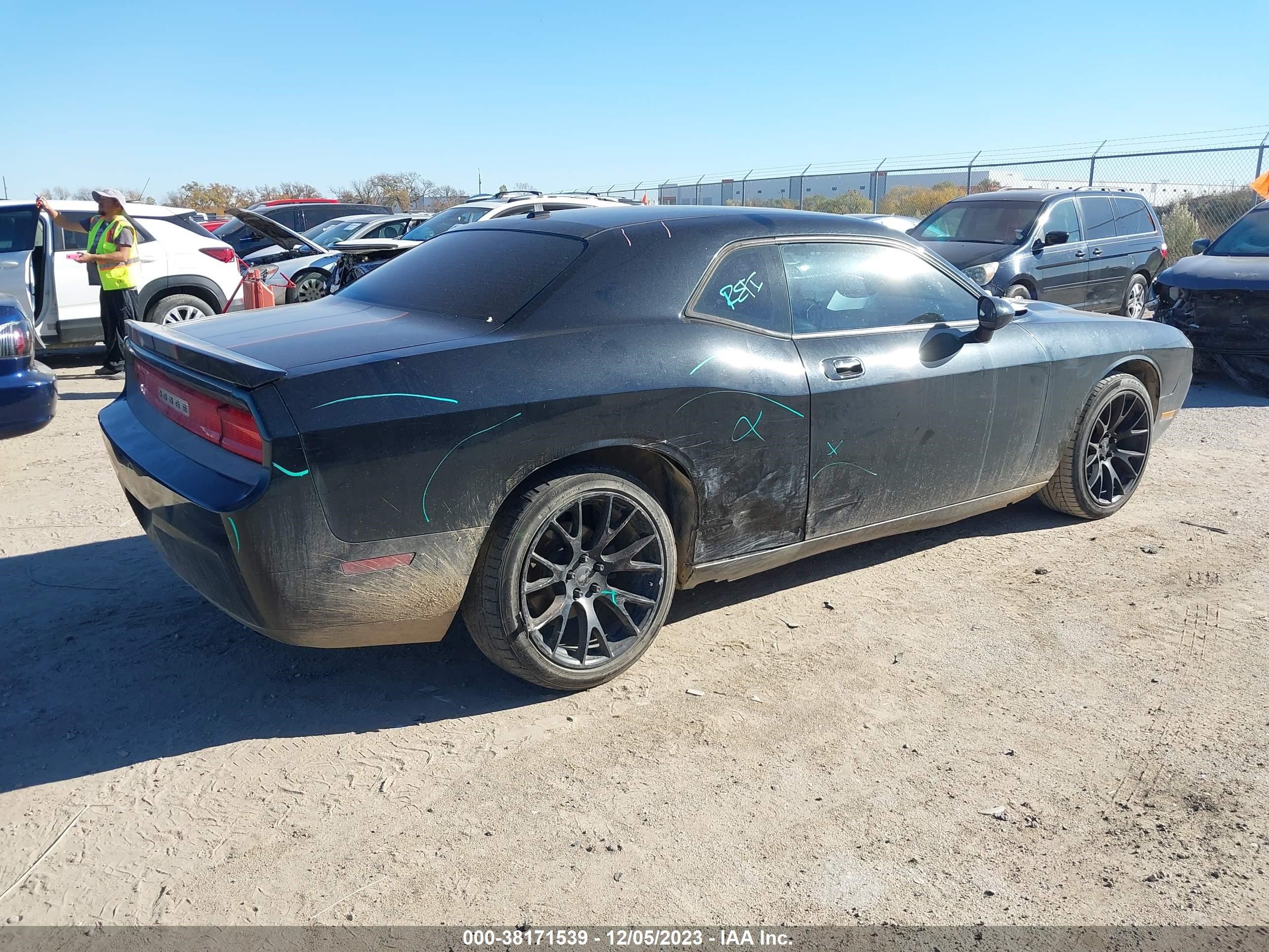 Photo 3 VIN: 2B3CJ4DVXAH289782 - DODGE CHALLENGER 