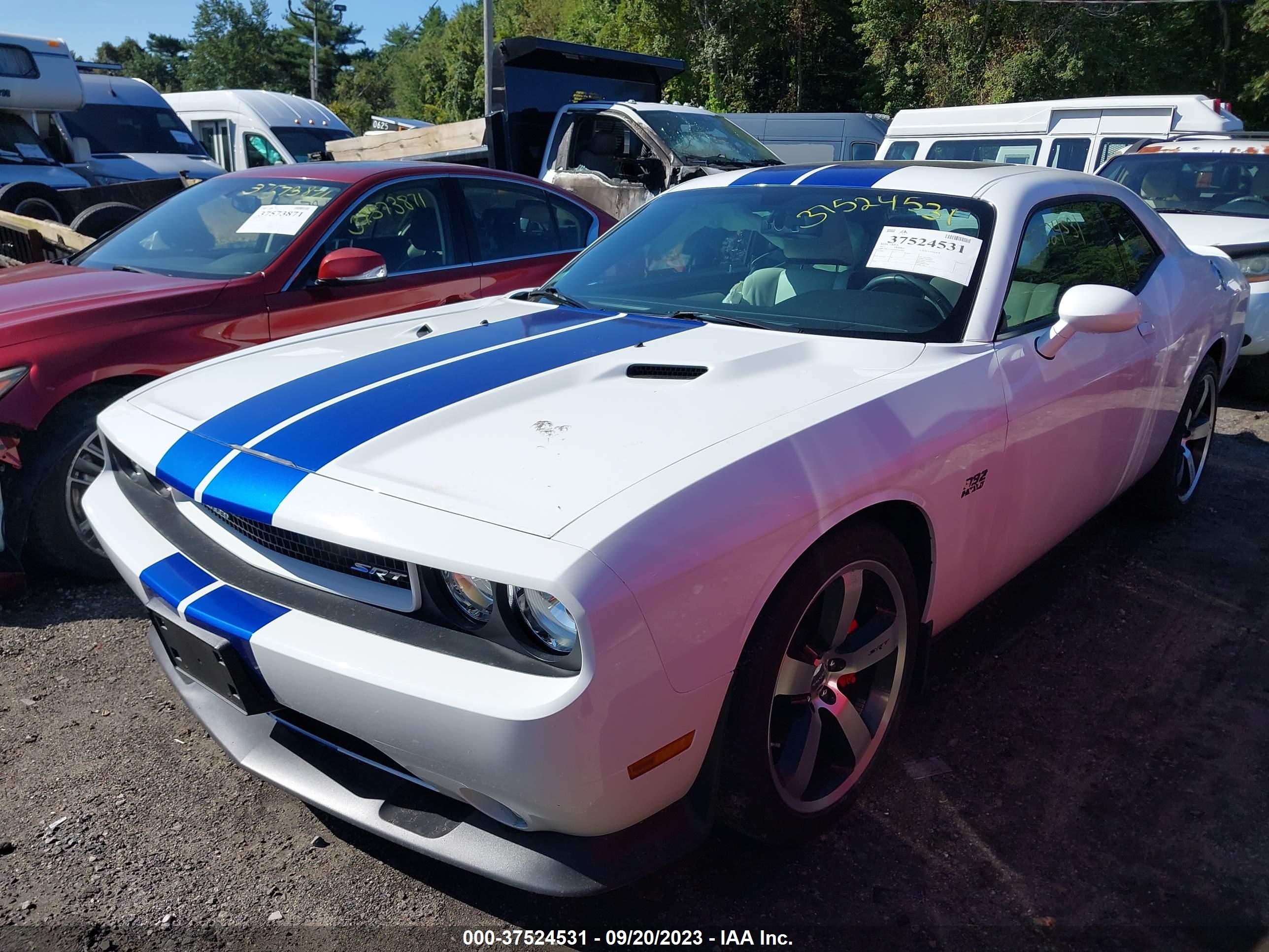 Photo 1 VIN: 2B3CJ7DJ2BH501901 - DODGE CHALLENGER 