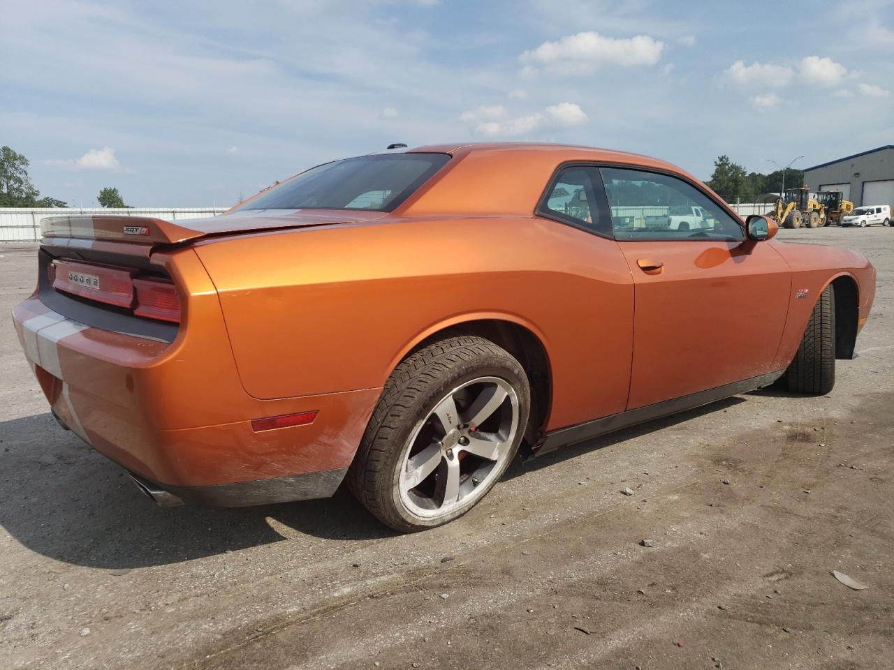 Photo 2 VIN: 2B3CJ7DJXBH552885 - DODGE CHALLENGER 