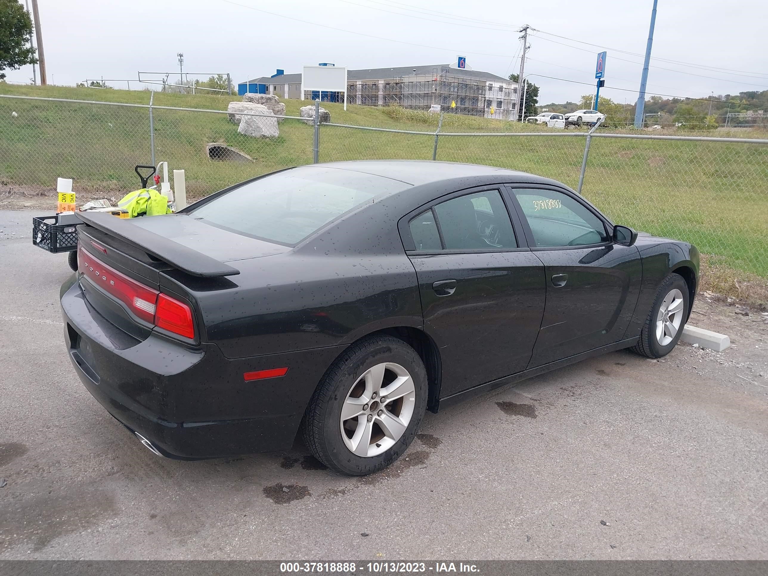 Photo 3 VIN: 2B3CL3CG8BH562257 - DODGE CHARGER 