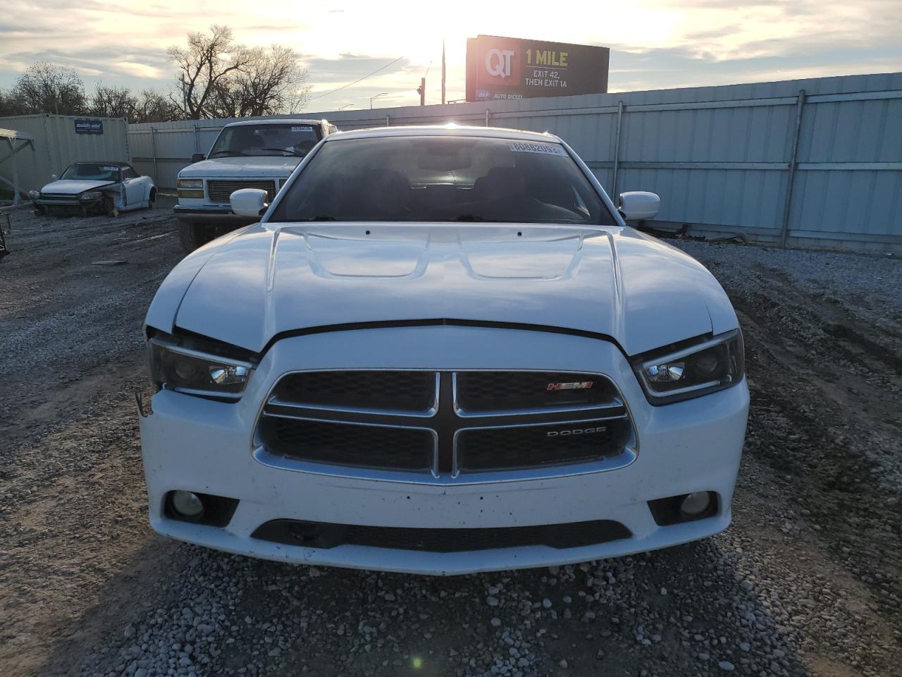 Photo 4 VIN: 2B3CL5CT8BH609604 - DODGE CHARGER 