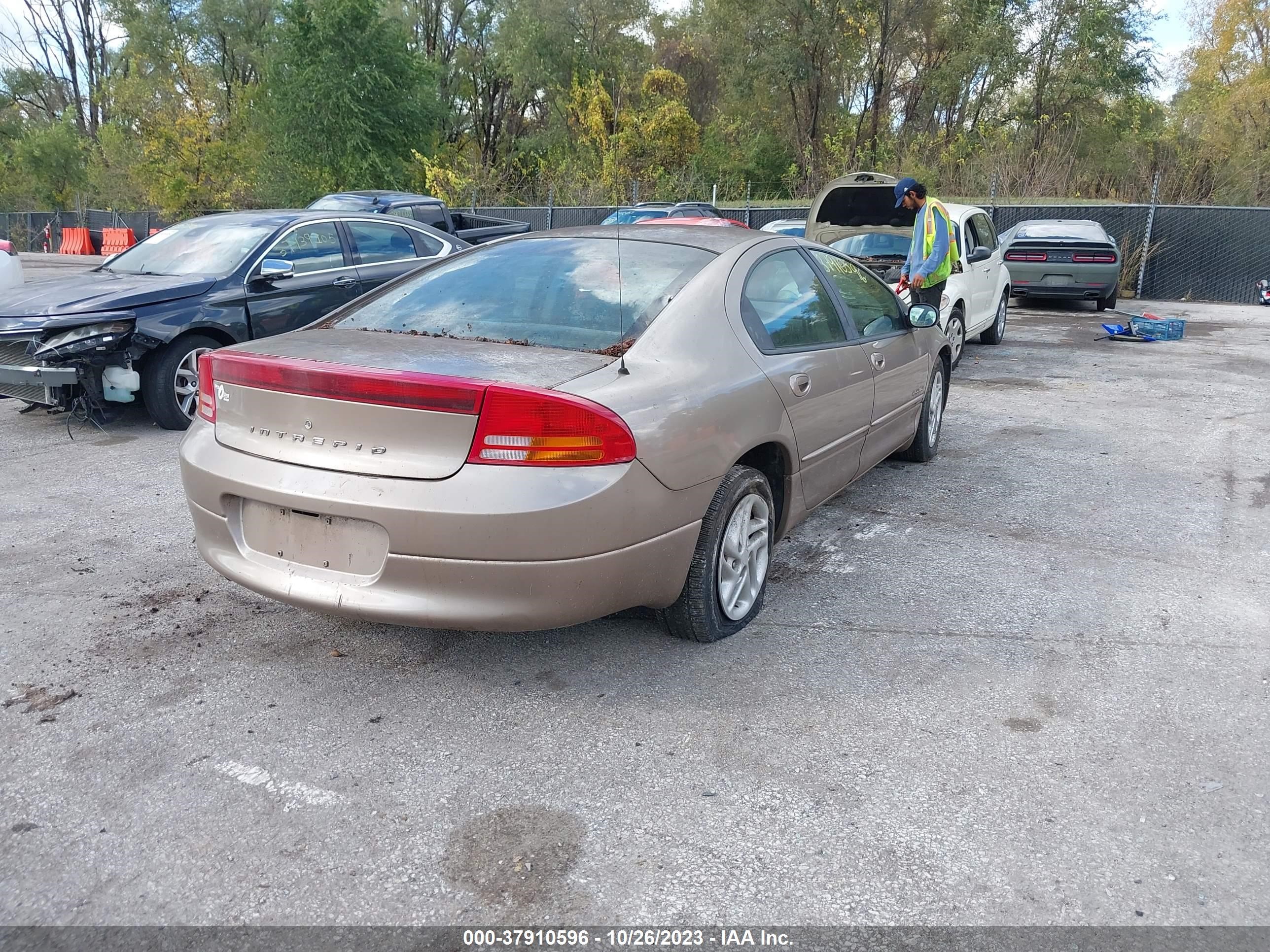 Photo 3 VIN: 2B3HD46R2YH302547 - DODGE INTREPID 