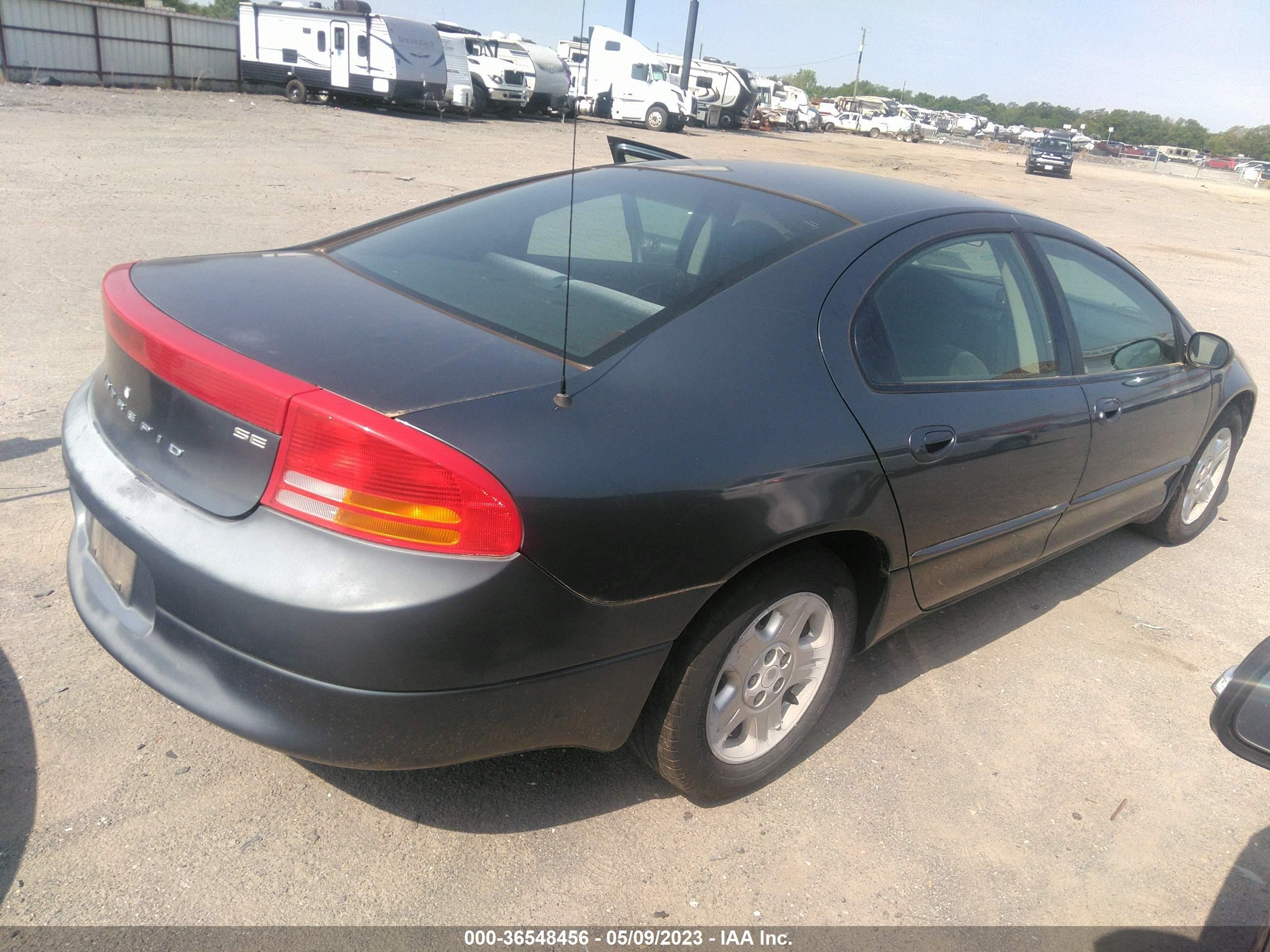 Photo 3 VIN: 2B3HD46R62H189273 - DODGE INTREPID 