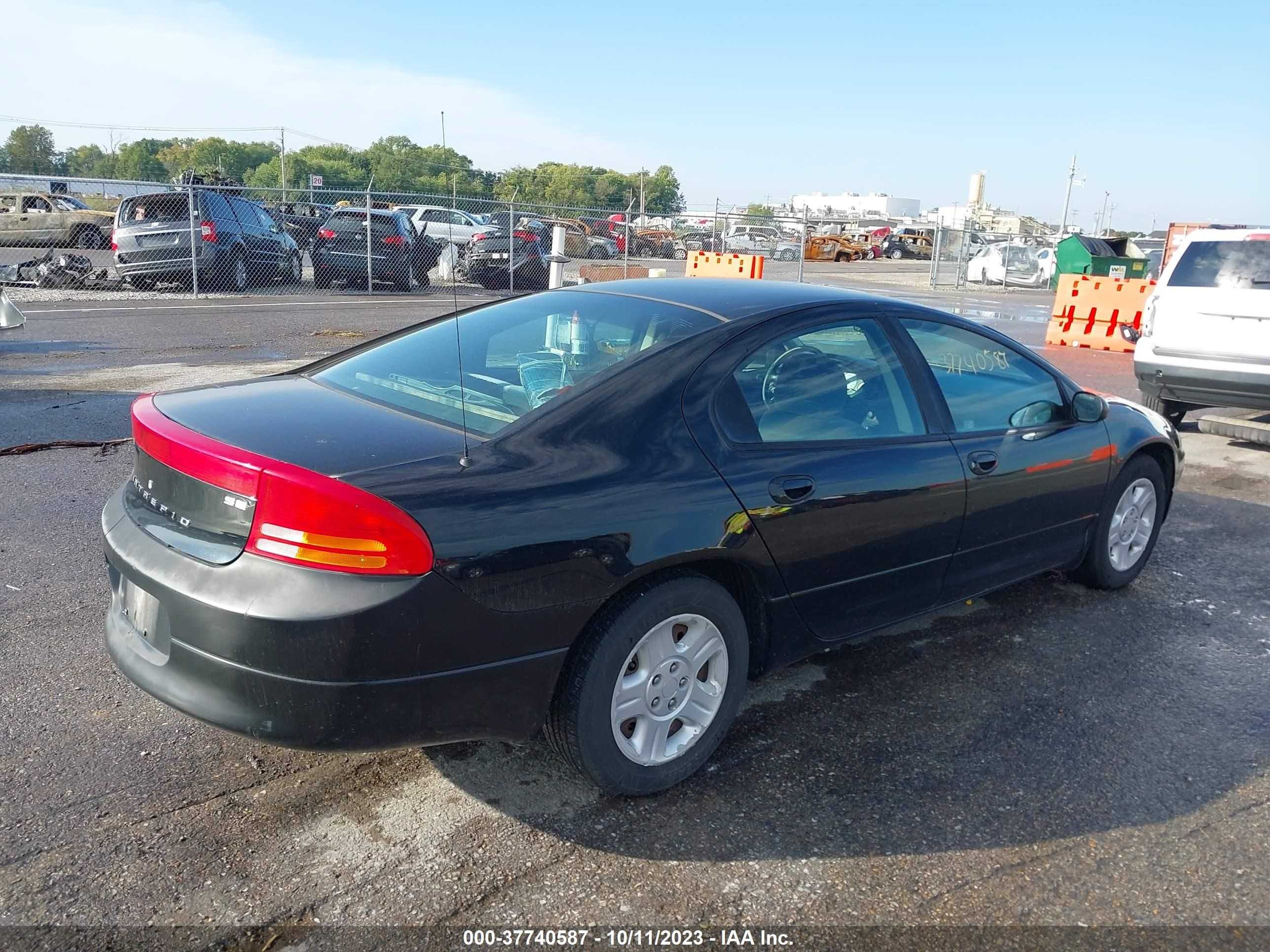 Photo 3 VIN: 2B3HD46R62H257197 - DODGE INTREPID 