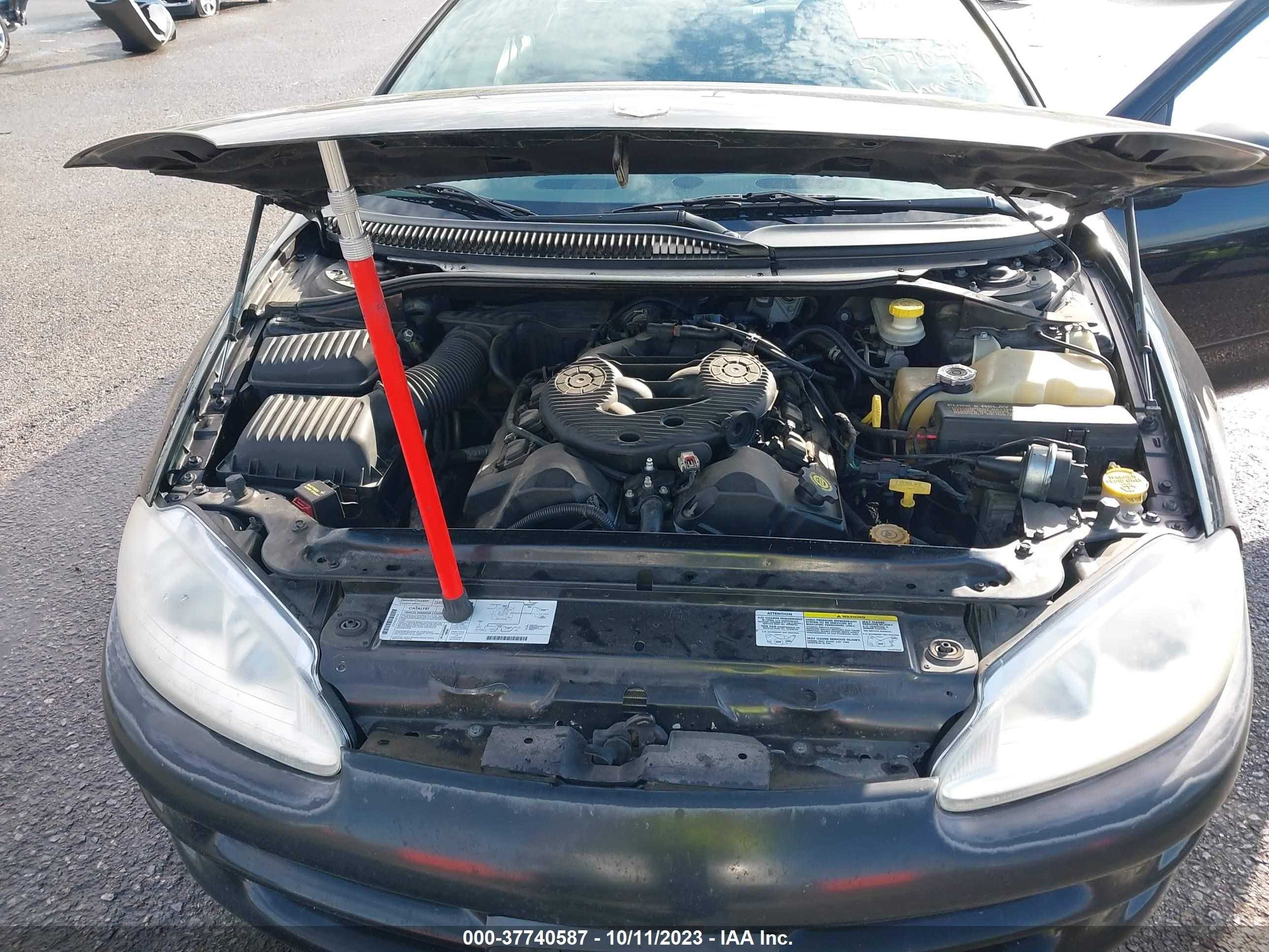 Photo 9 VIN: 2B3HD46R62H257197 - DODGE INTREPID 