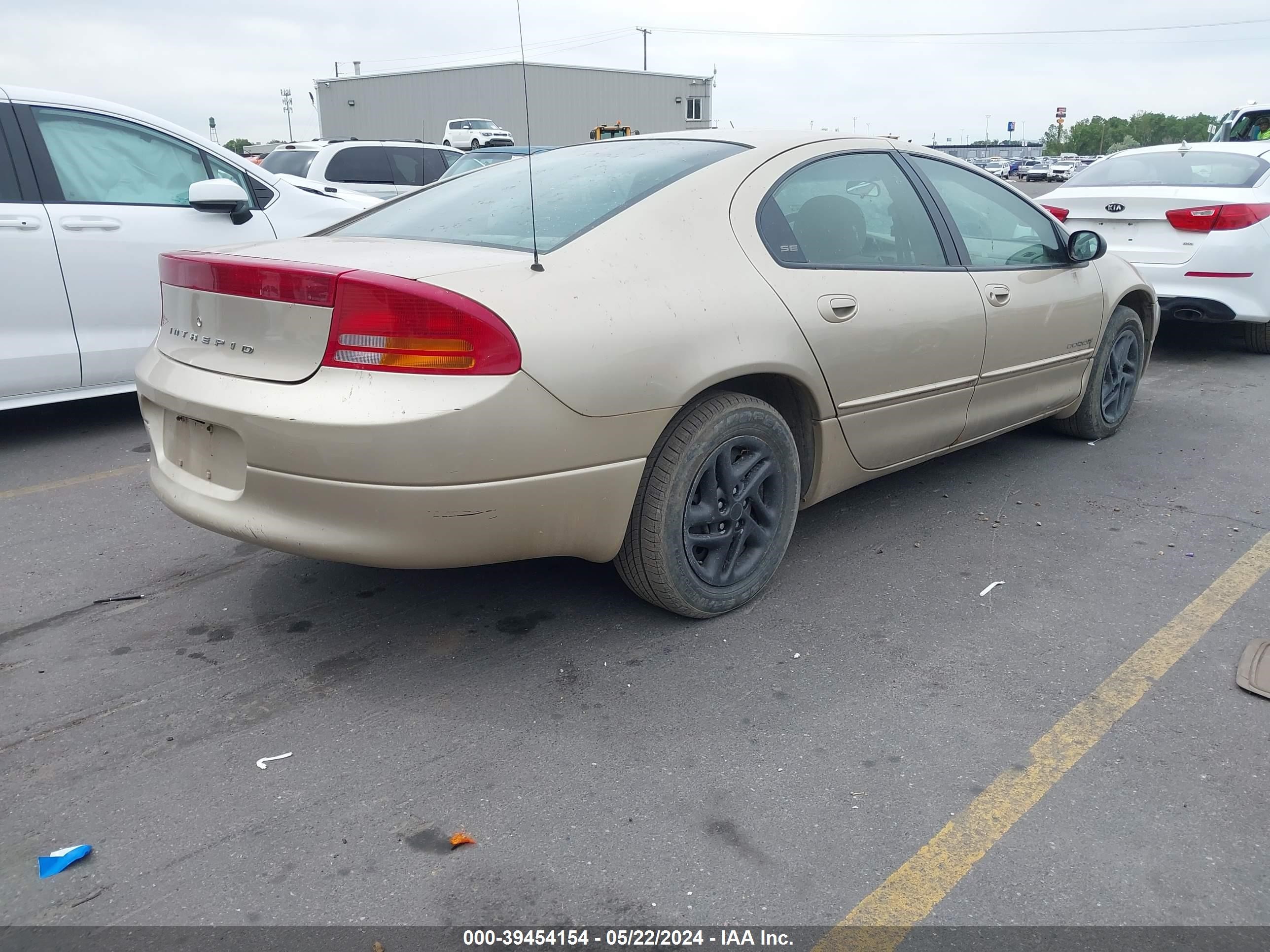 Photo 3 VIN: 2B3HD46R81H617312 - DODGE INTREPID 