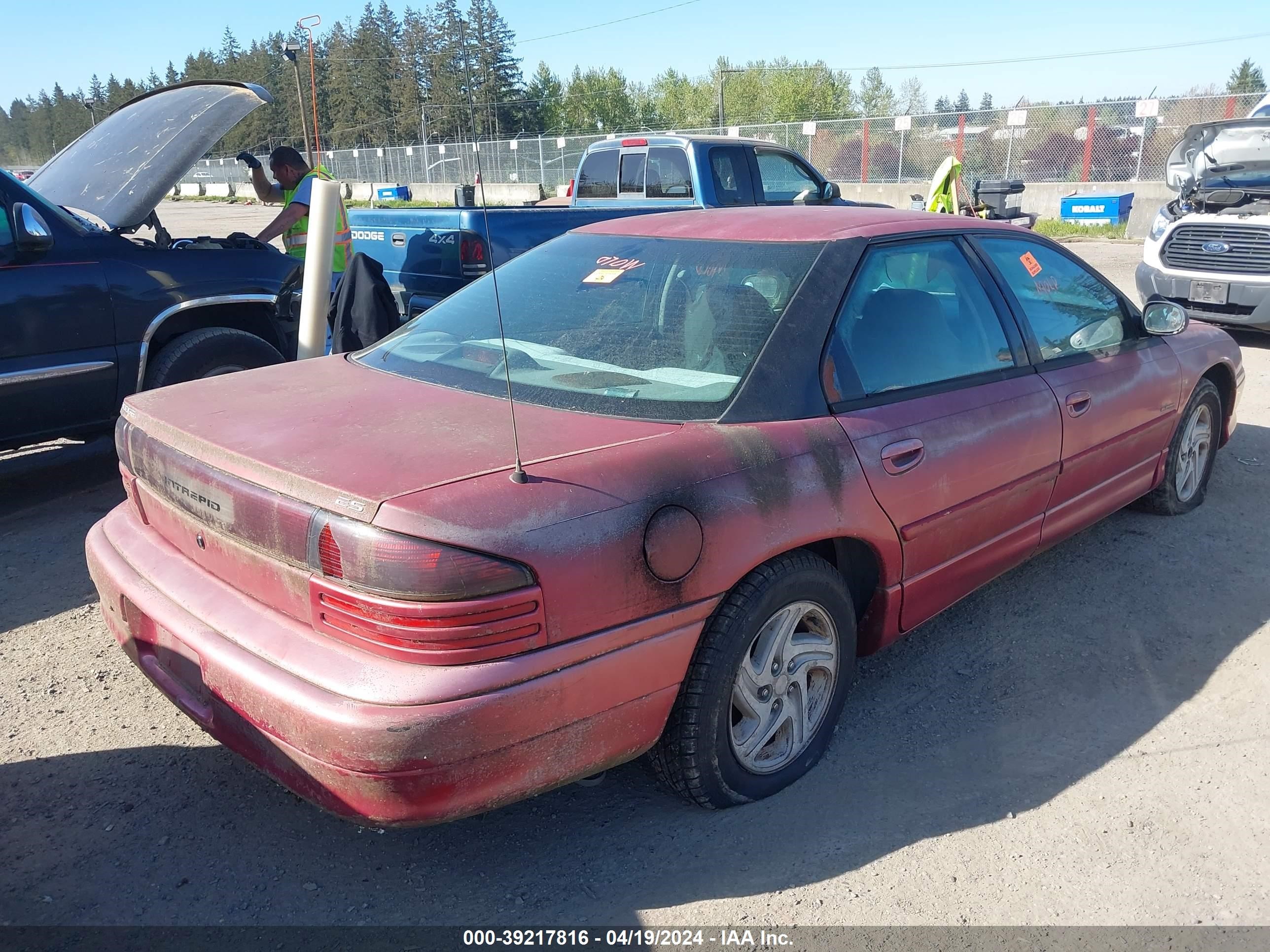 Photo 3 VIN: 2B3HD56F5VH506993 - DODGE INTREPID 