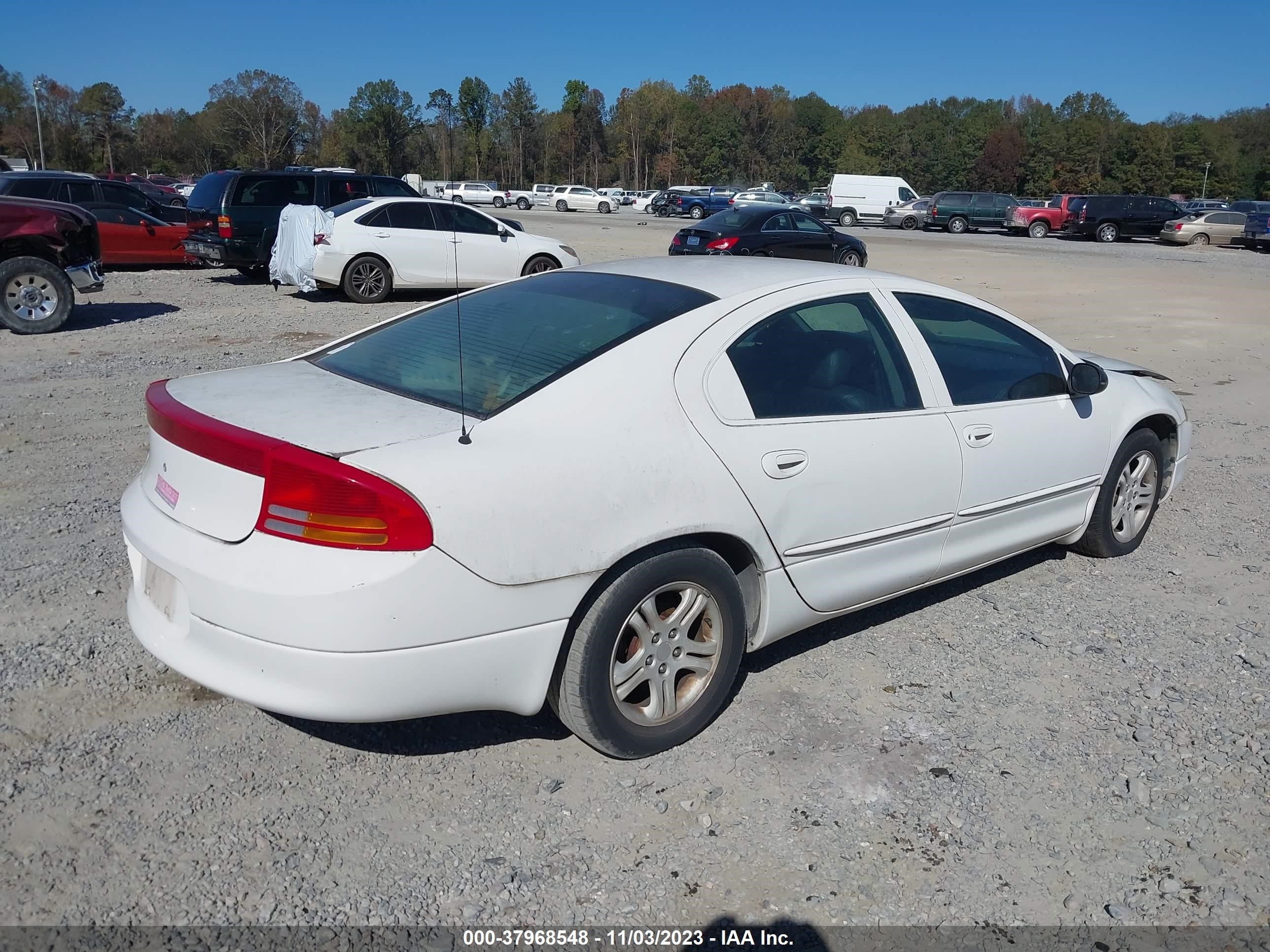 Photo 3 VIN: 2B3HD56J2YH391603 - DODGE INTREPID 