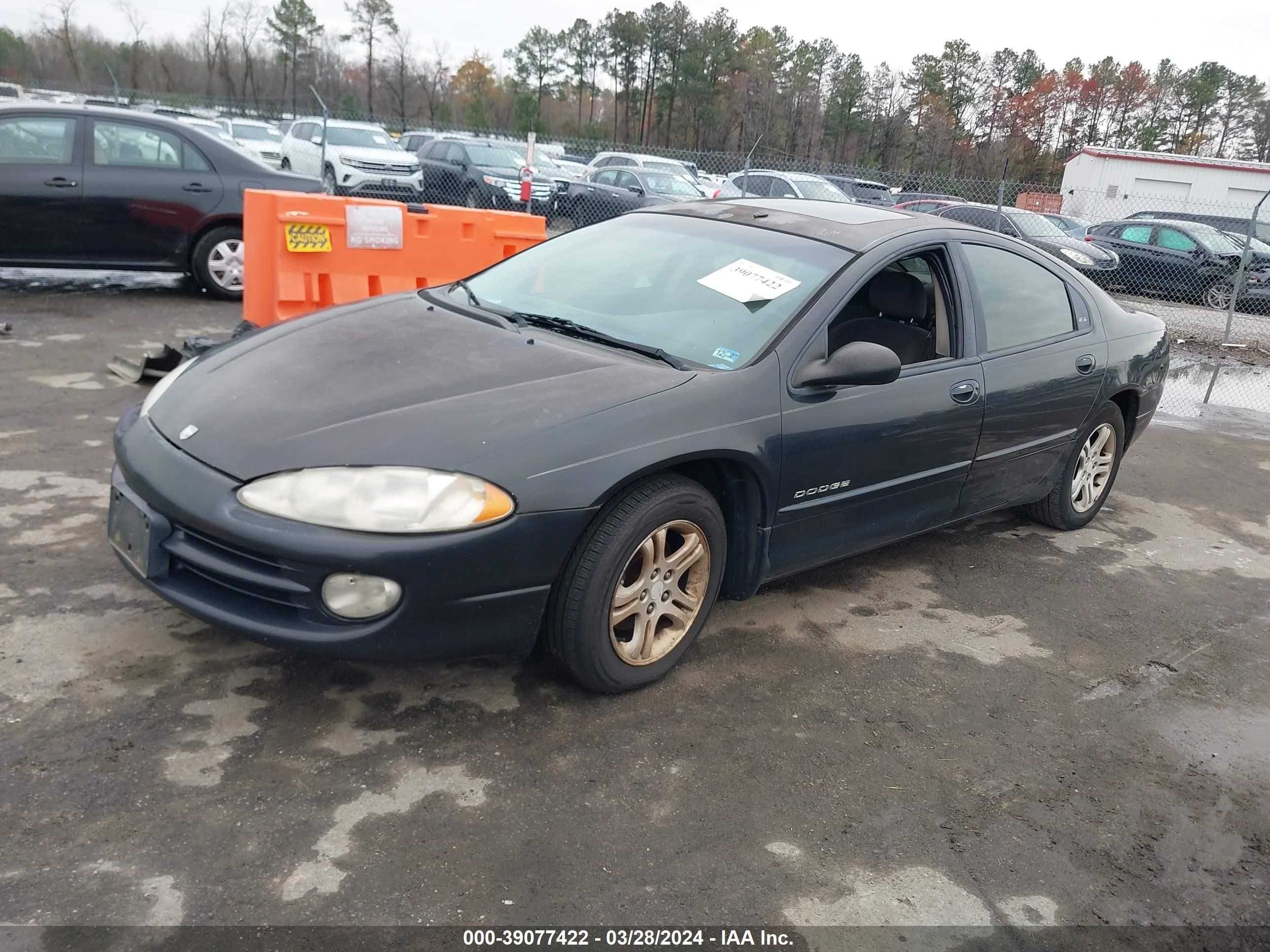 Photo 1 VIN: 2B3HD56J4YH268921 - DODGE INTREPID 