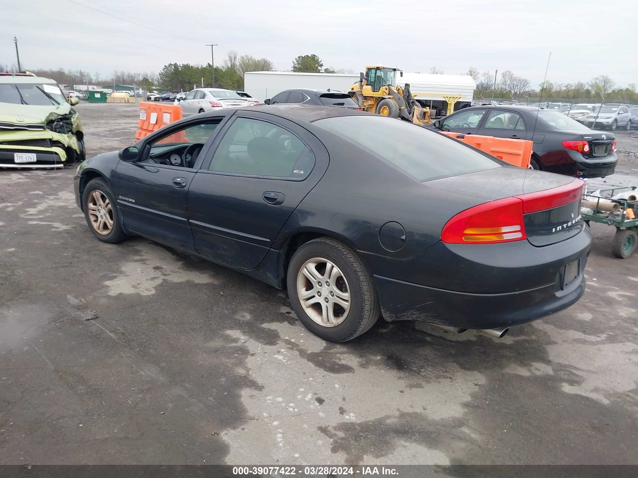 Photo 2 VIN: 2B3HD56J4YH268921 - DODGE INTREPID 