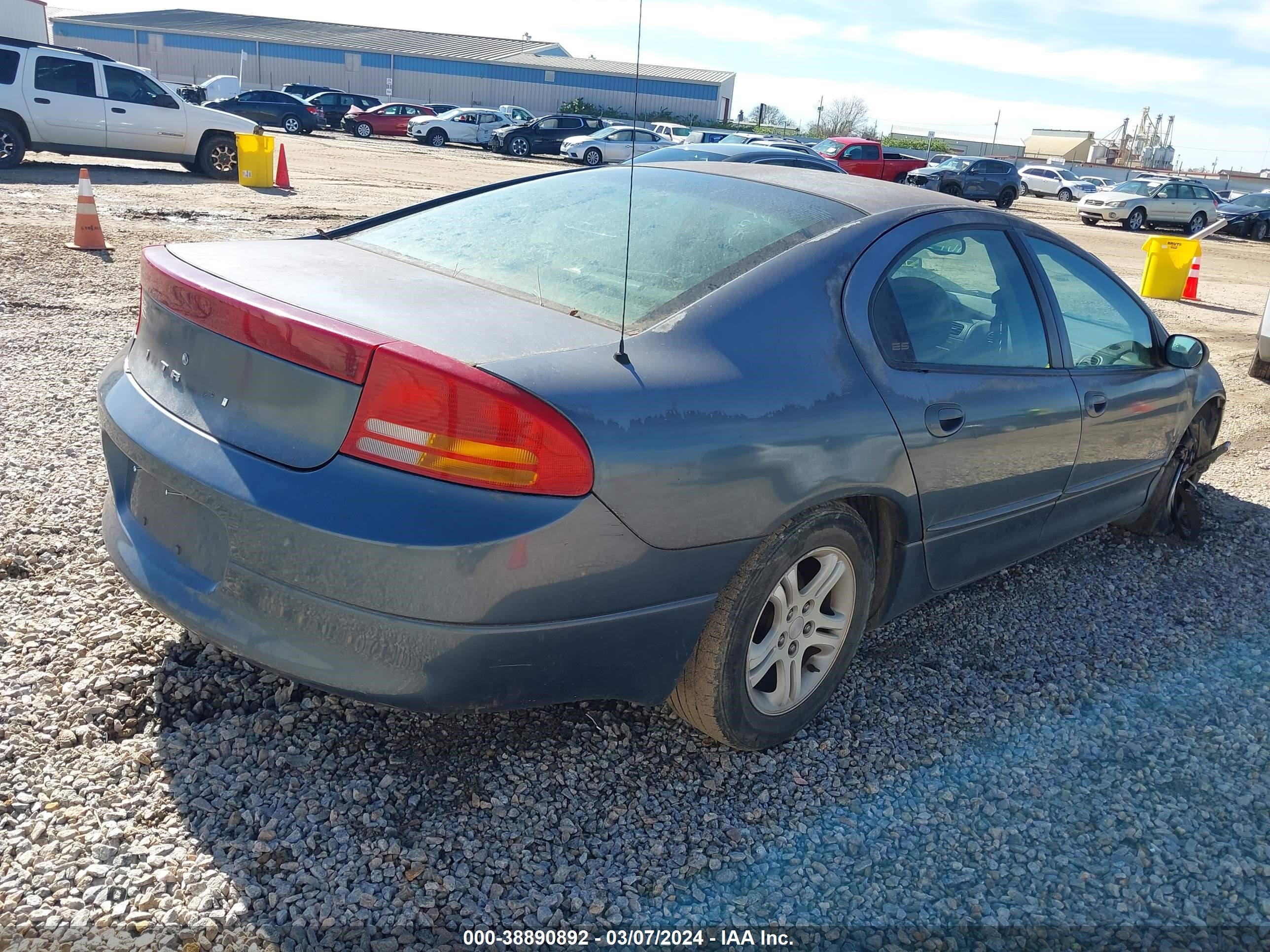 Photo 3 VIN: 2B3HD56J81H602146 - DODGE INTREPID 