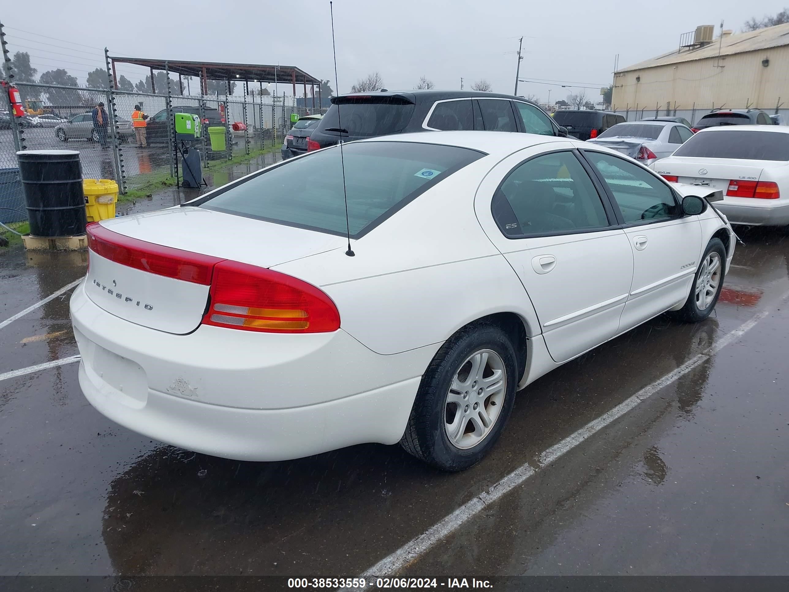 Photo 3 VIN: 2B3HD56J9XH516272 - DODGE INTREPID 