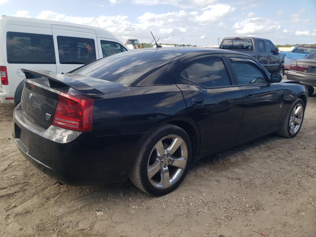 Photo 2 VIN: 2B3KA33G18H306830 - DODGE CHARGER 