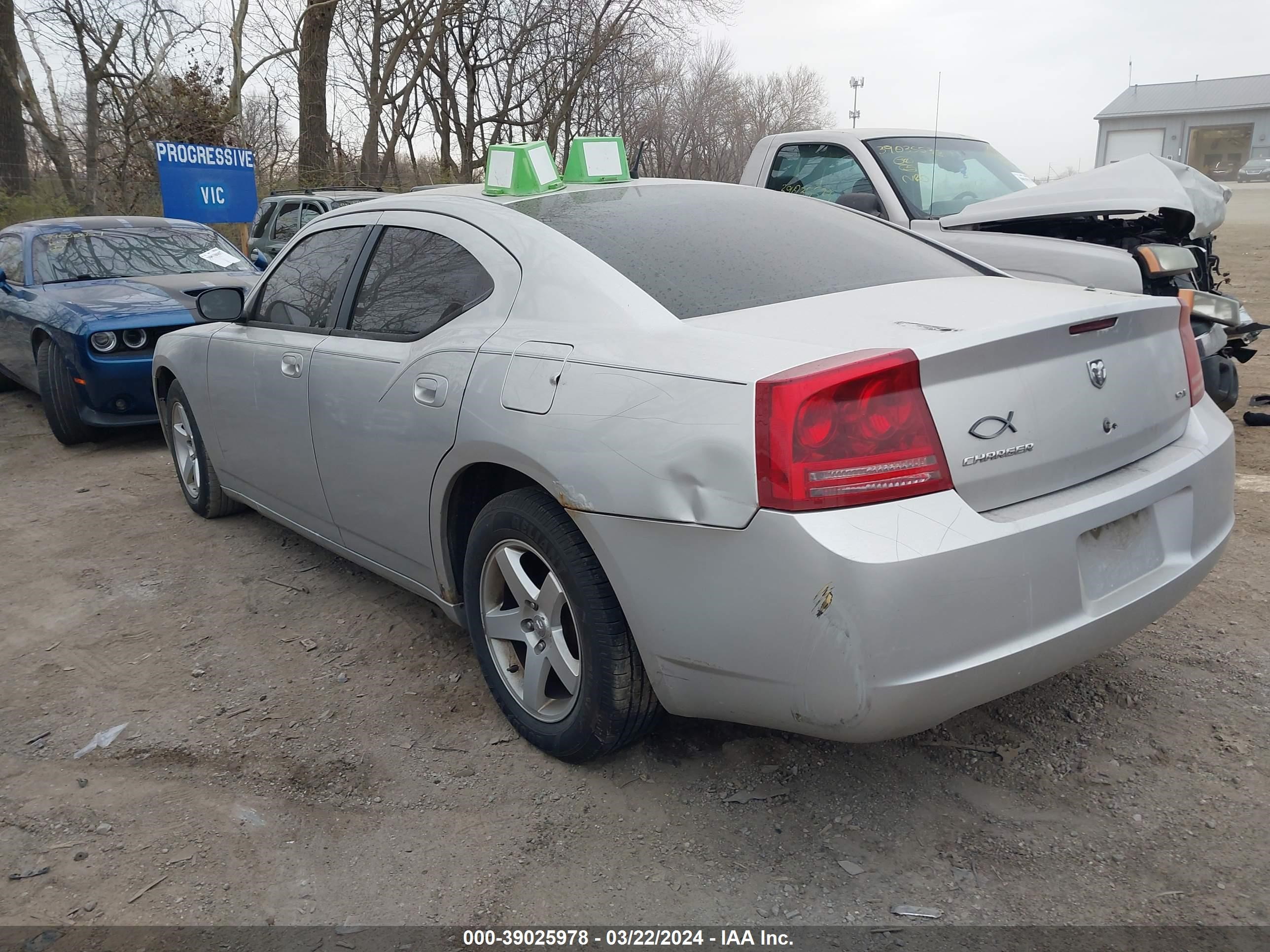 Photo 2 VIN: 2B3KA33G28H163578 - DODGE CHARGER 