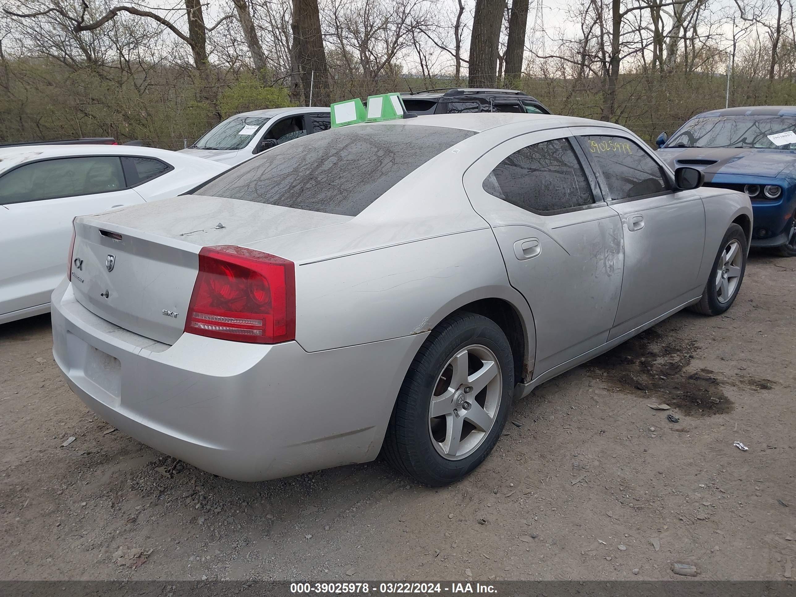 Photo 3 VIN: 2B3KA33G28H163578 - DODGE CHARGER 