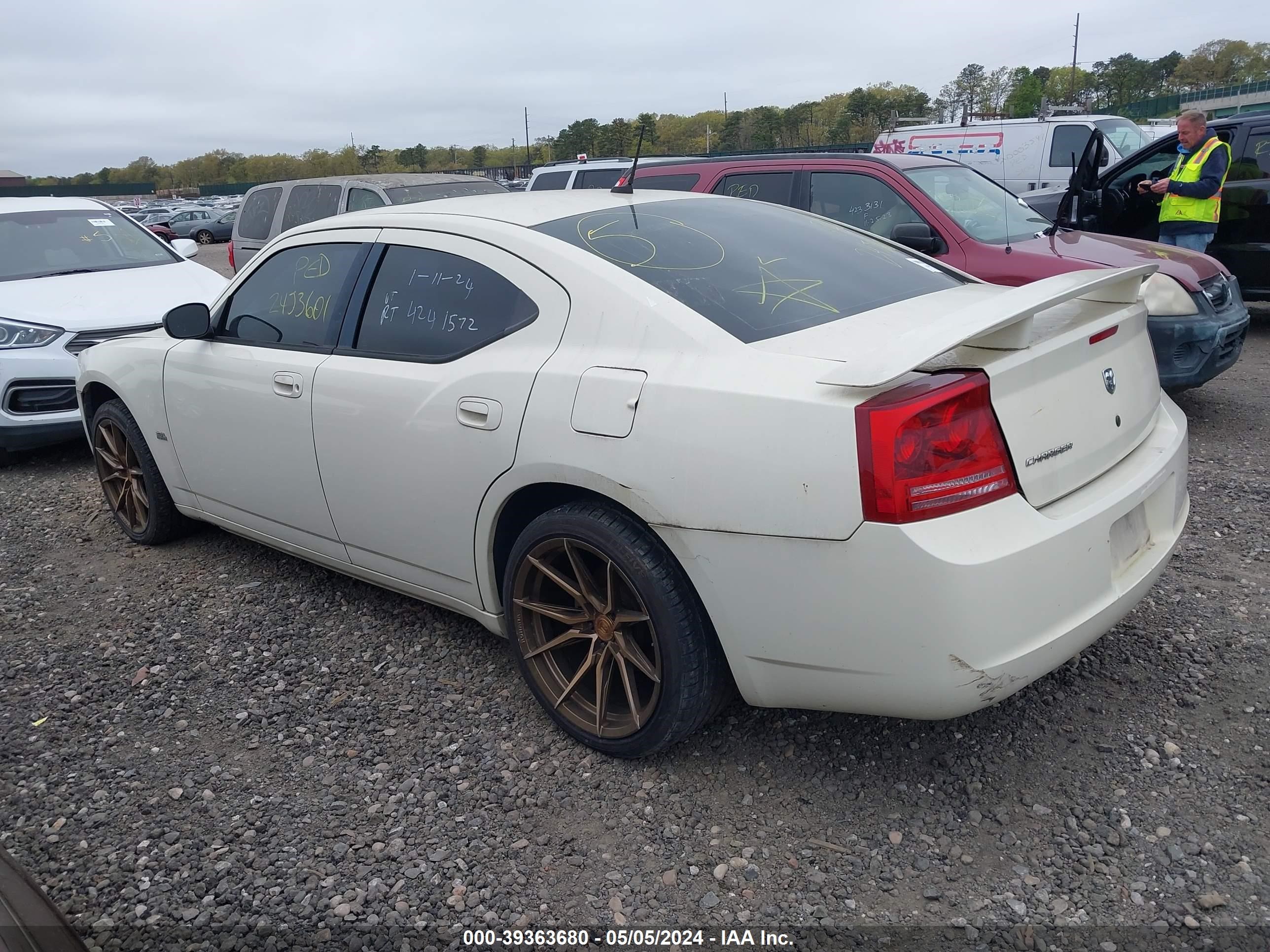 Photo 2 VIN: 2B3KA43G08H315380 - DODGE CHARGER 