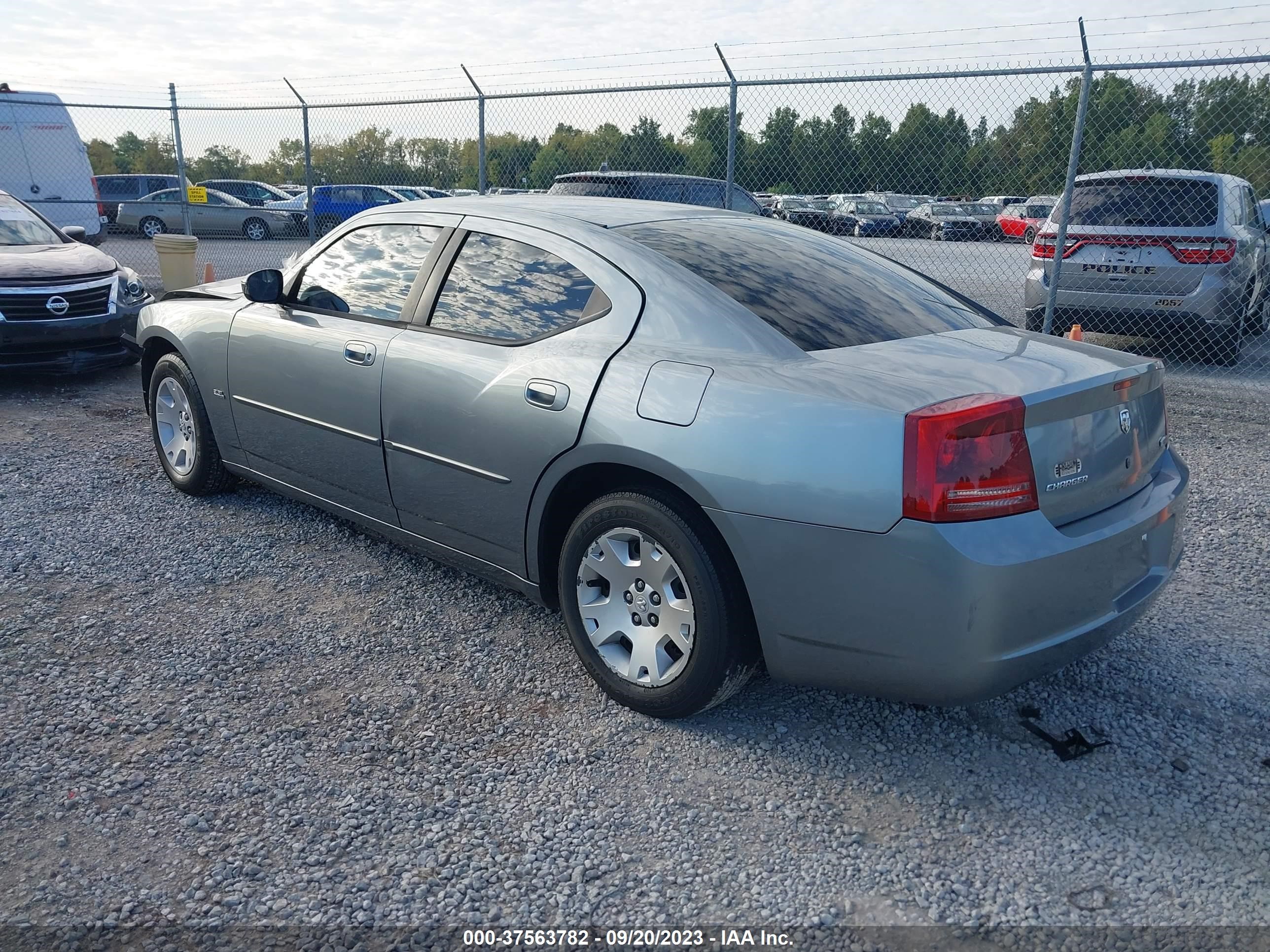 Photo 2 VIN: 2B3KA43G16H380848 - DODGE CHARGER 