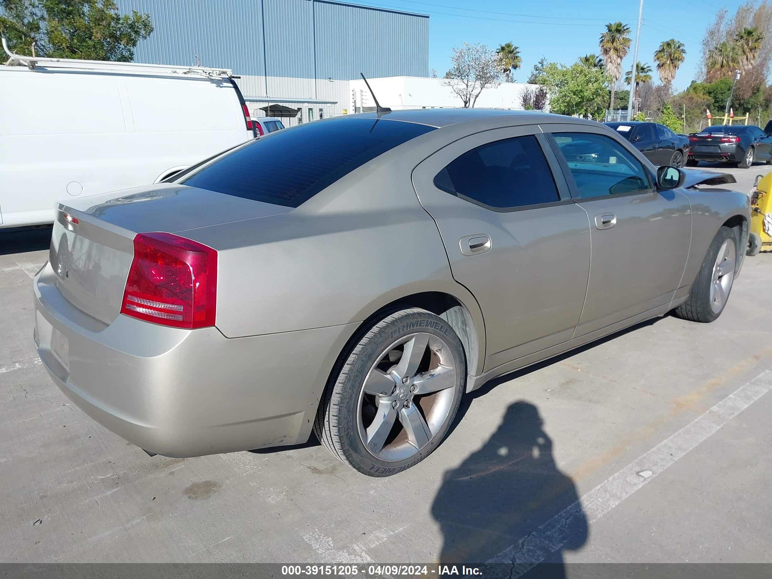 Photo 3 VIN: 2B3KA43G18H198845 - DODGE CHARGER 