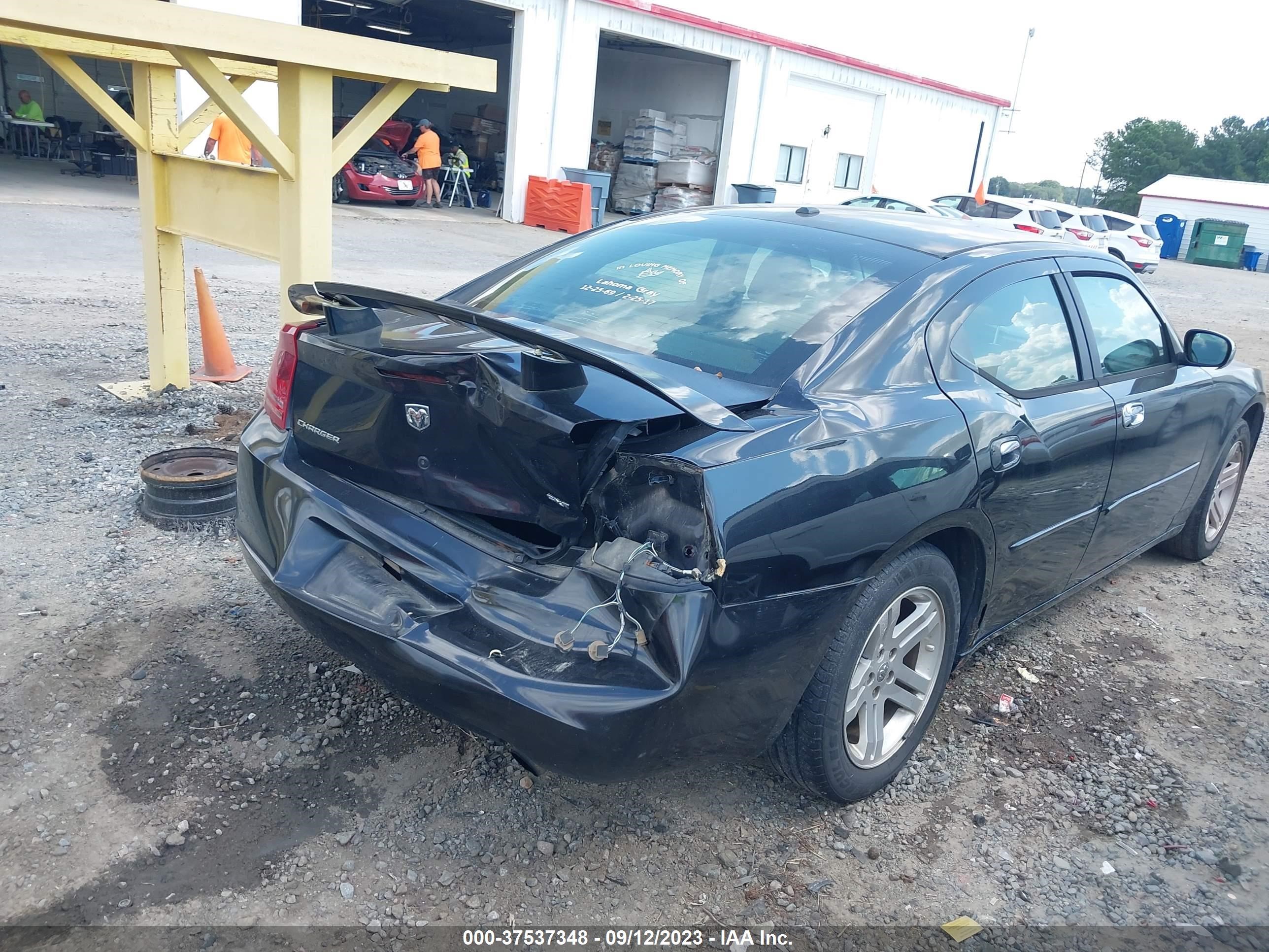 Photo 3 VIN: 2B3KA43G36H396808 - DODGE CHARGER 