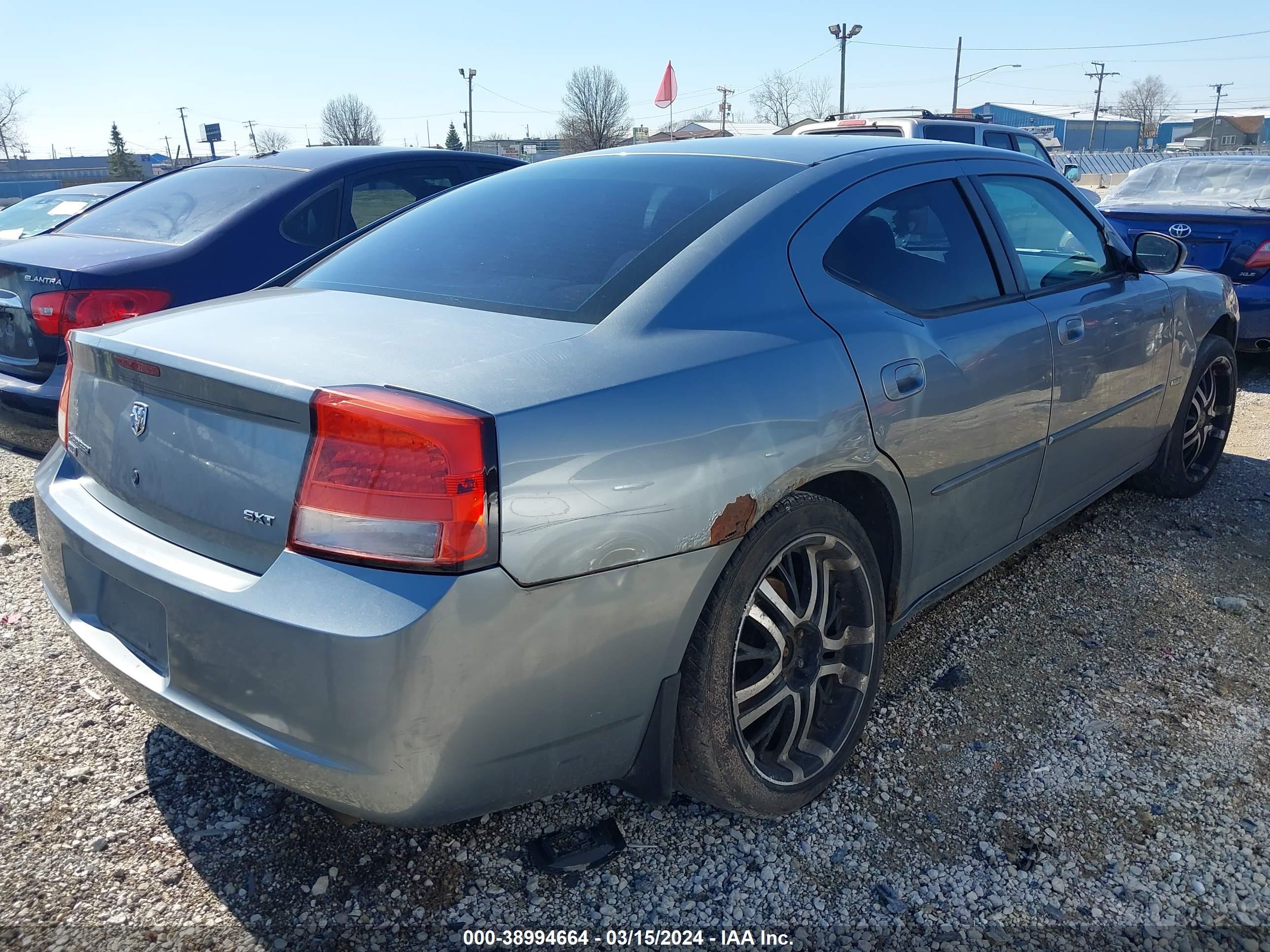 Photo 3 VIN: 2B3KK43G67H737228 - DODGE CHARGER 