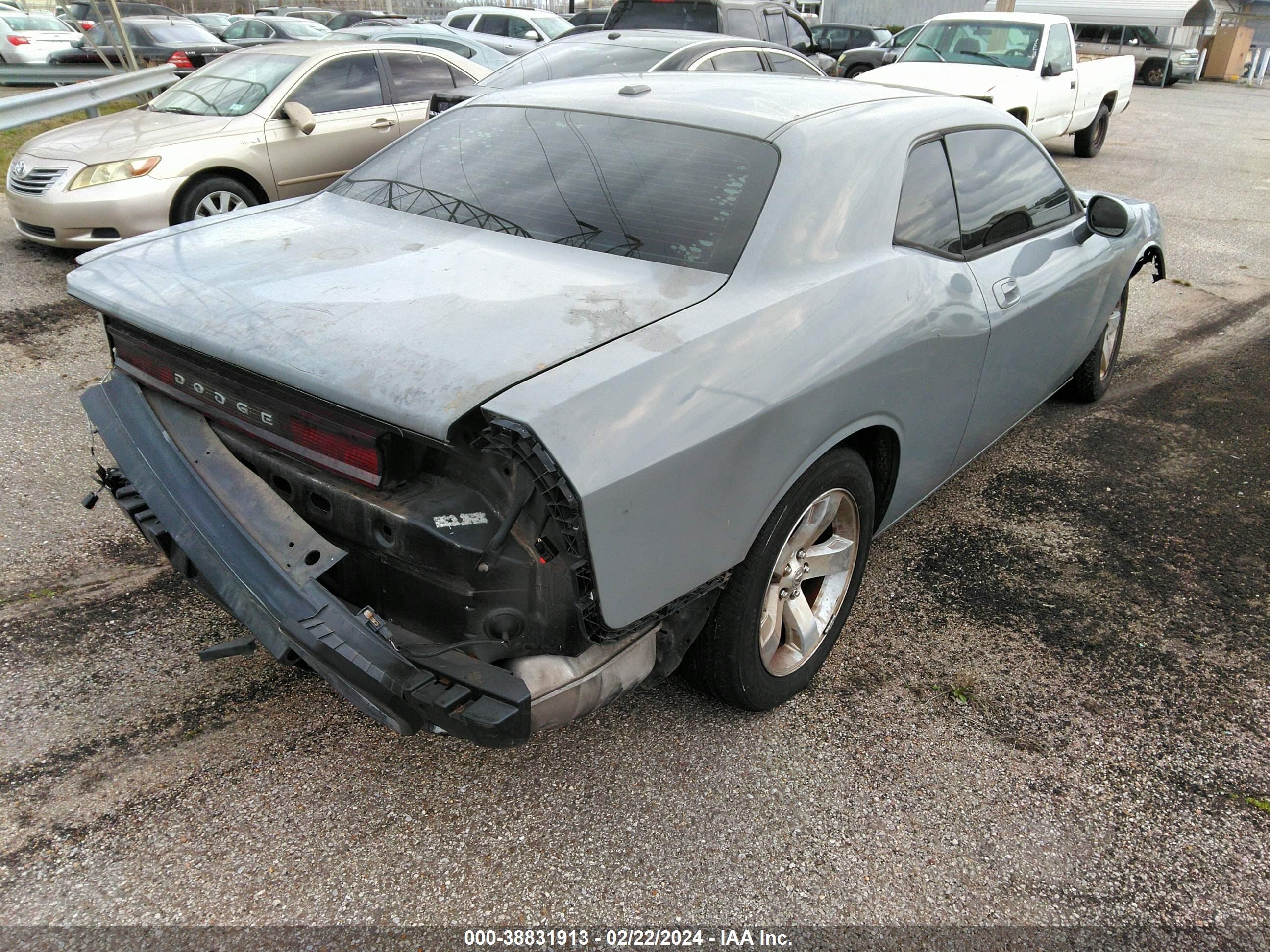 Photo 3 VIN: 2B3LJ44V19H609342 - DODGE CHALLENGER 