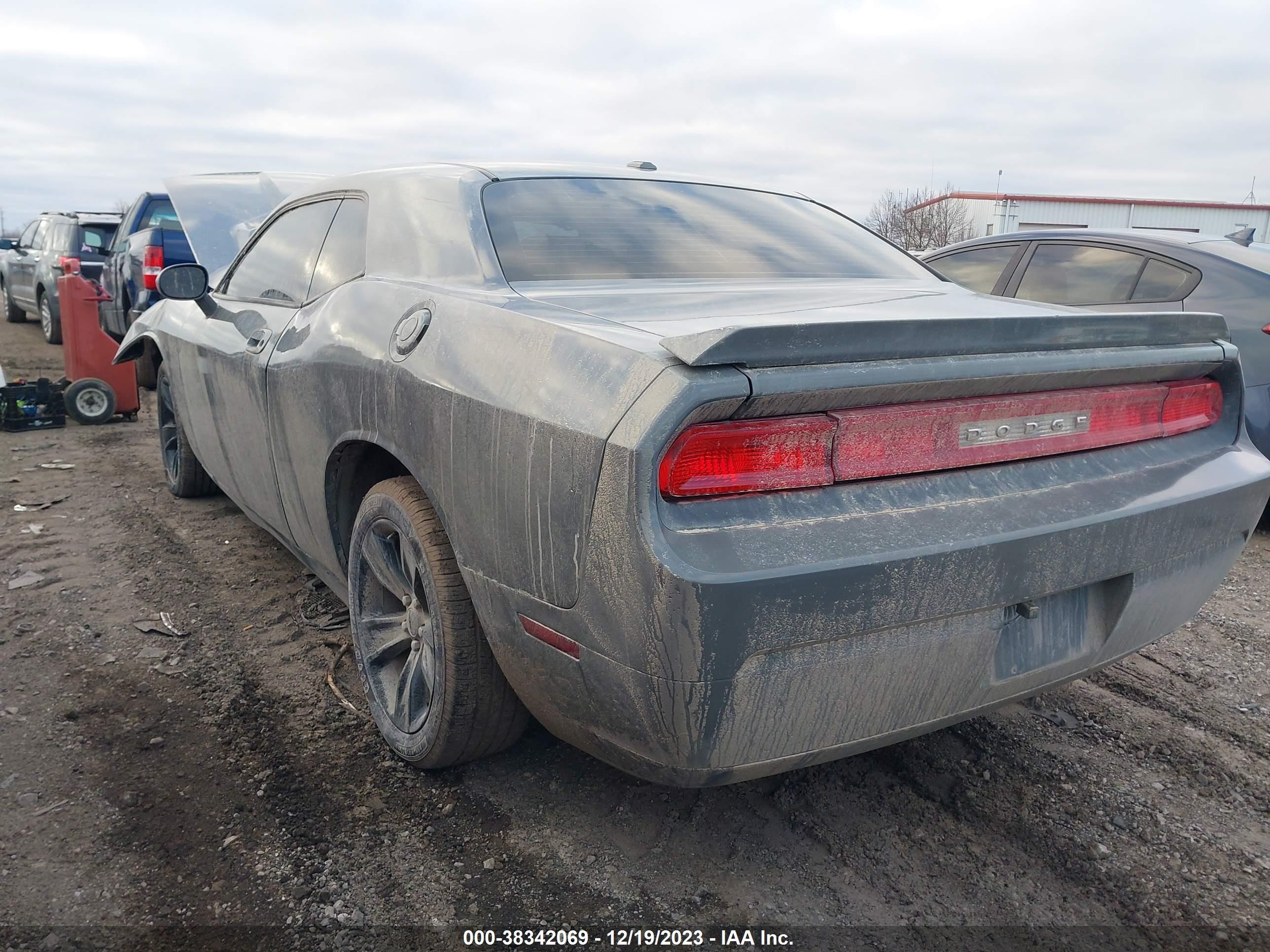 Photo 2 VIN: 2B3LJ44V89H559975 - DODGE CHALLENGER 