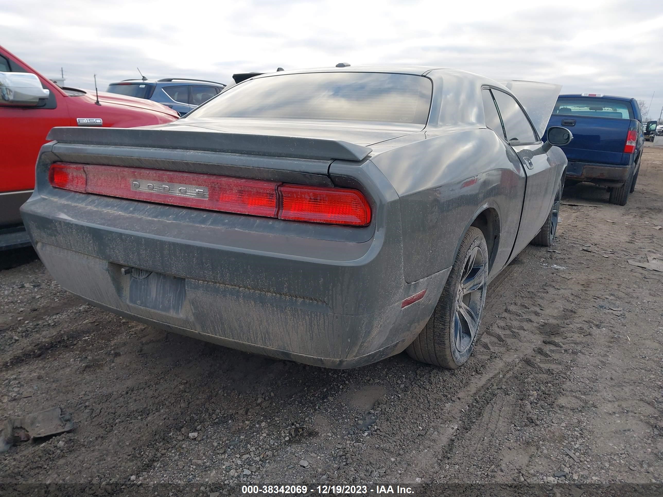 Photo 3 VIN: 2B3LJ44V89H559975 - DODGE CHALLENGER 