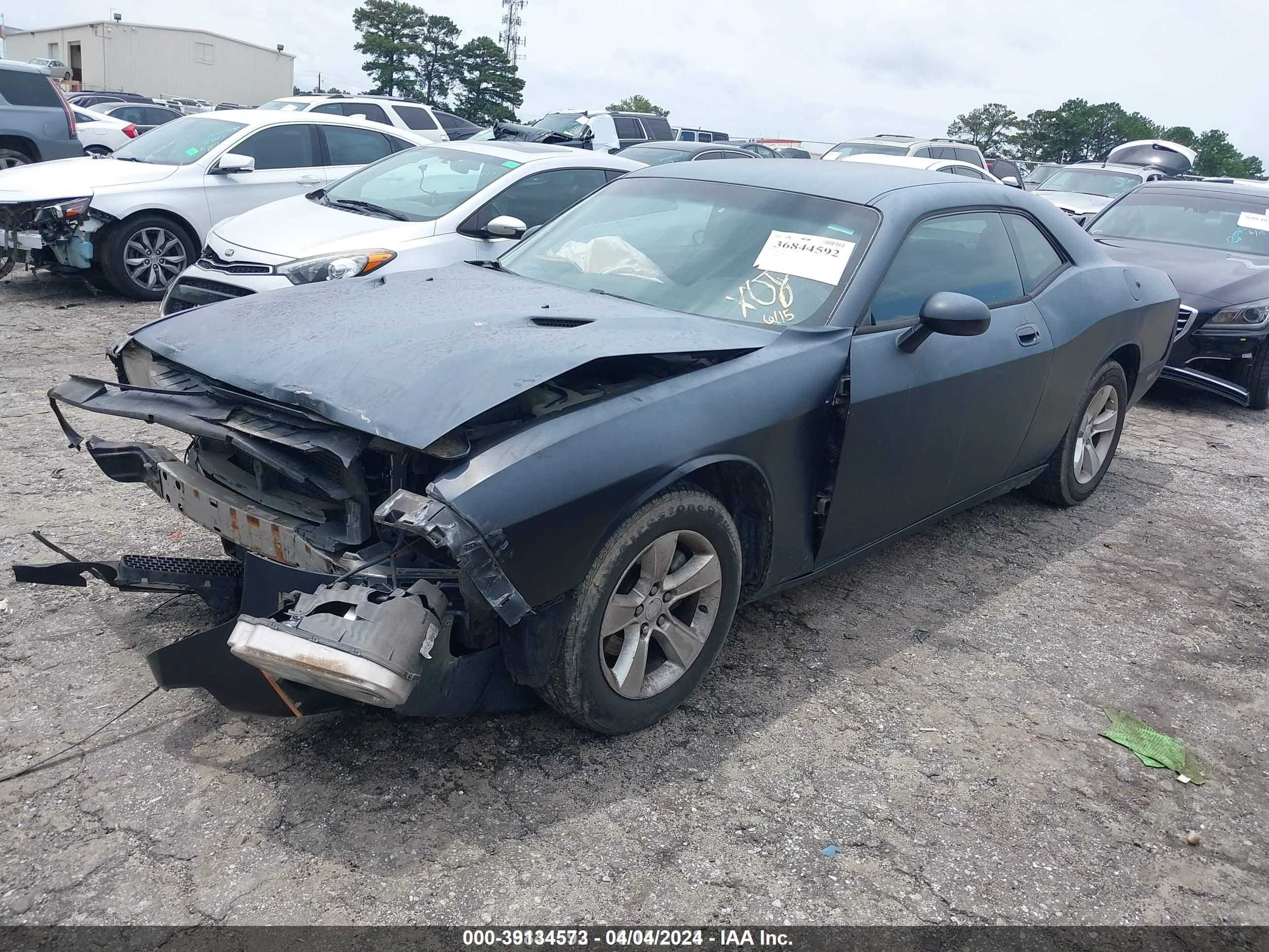 Photo 2 VIN: 2B3LJ44VX9H560951 - DODGE CHALLENGER 