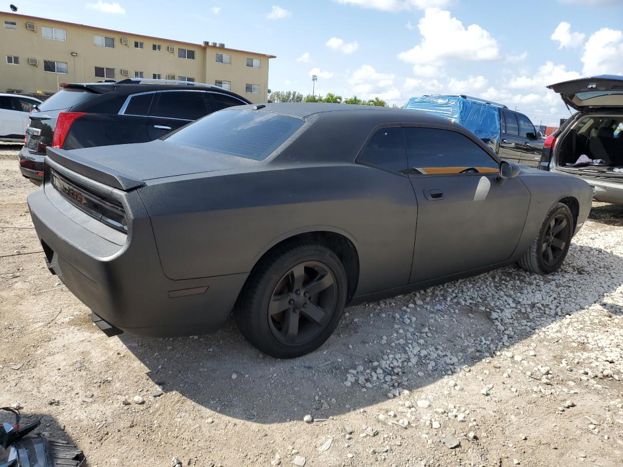 Photo 2 VIN: 2B3LJ54T09H558677 - DODGE CHALLENGER 