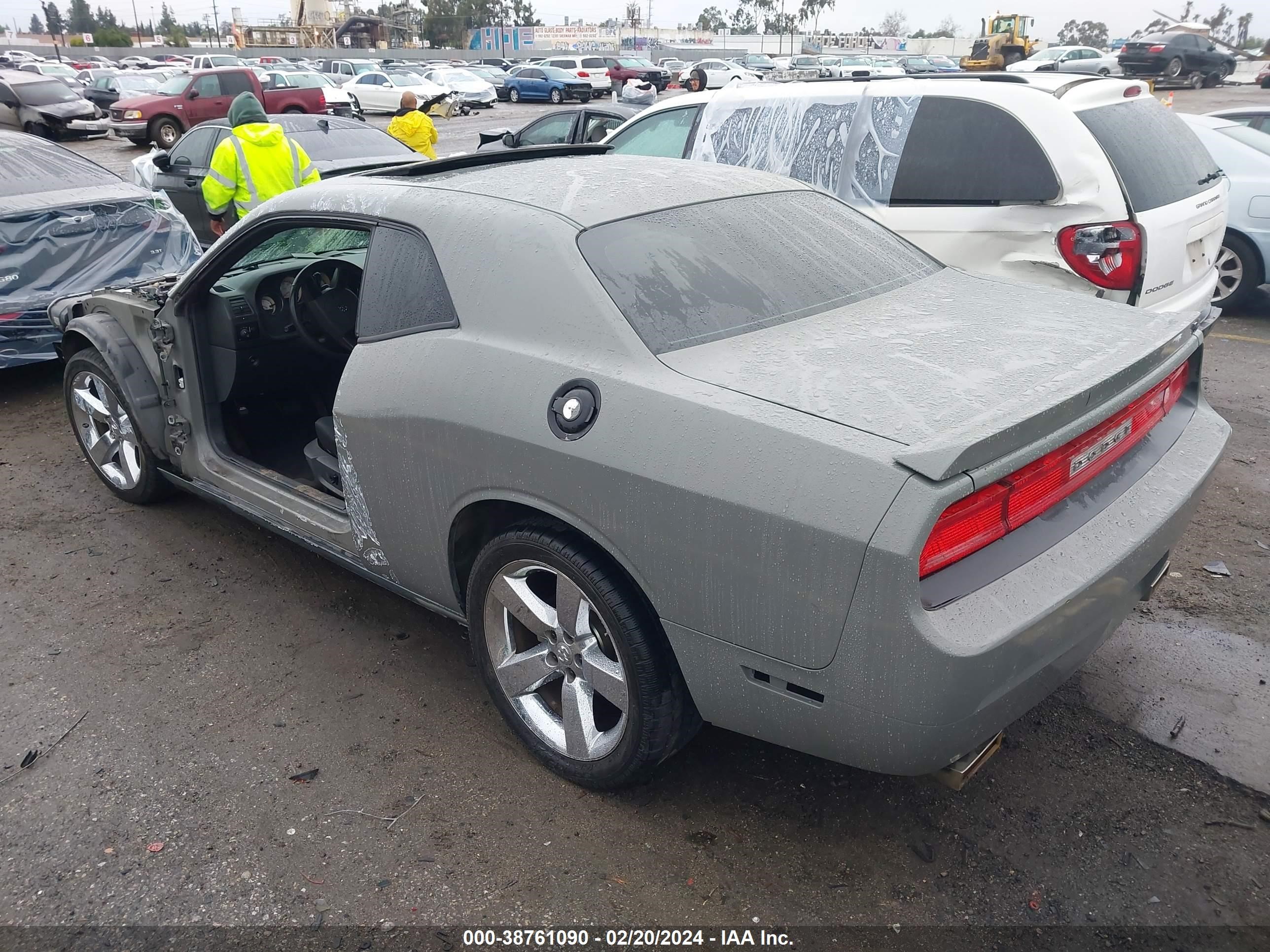 Photo 2 VIN: 2B3LJ54T49H520708 - DODGE CHALLENGER 